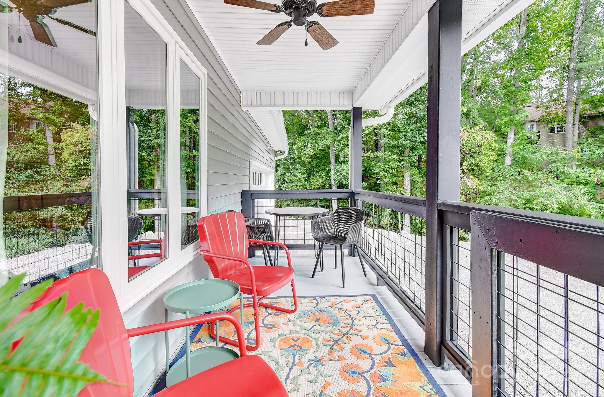 9 Oakwood Drive — Weaverville