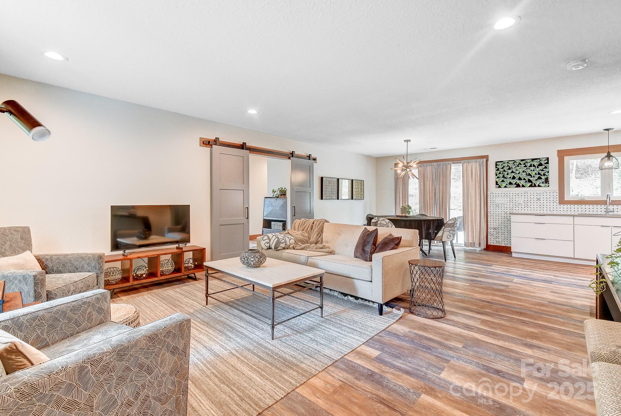 9 Oakwood Drive — Weaverville
