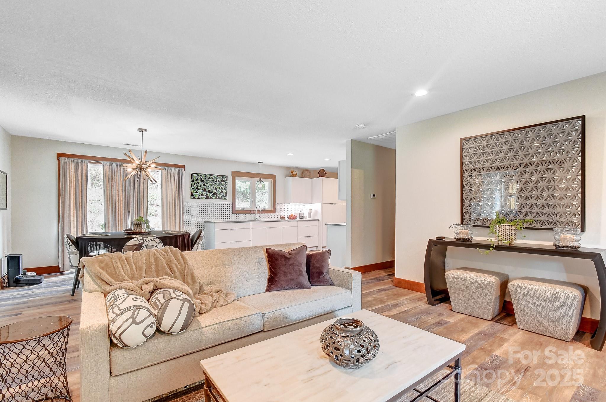 9 Oakwood Drive — Weaverville