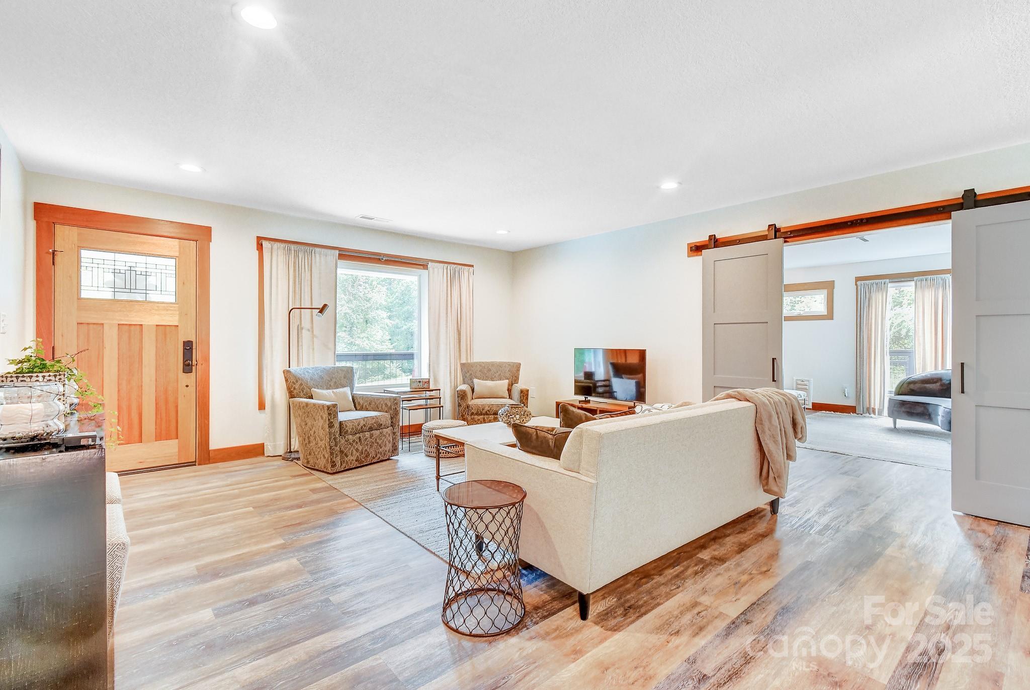 9 Oakwood Drive — Weaverville