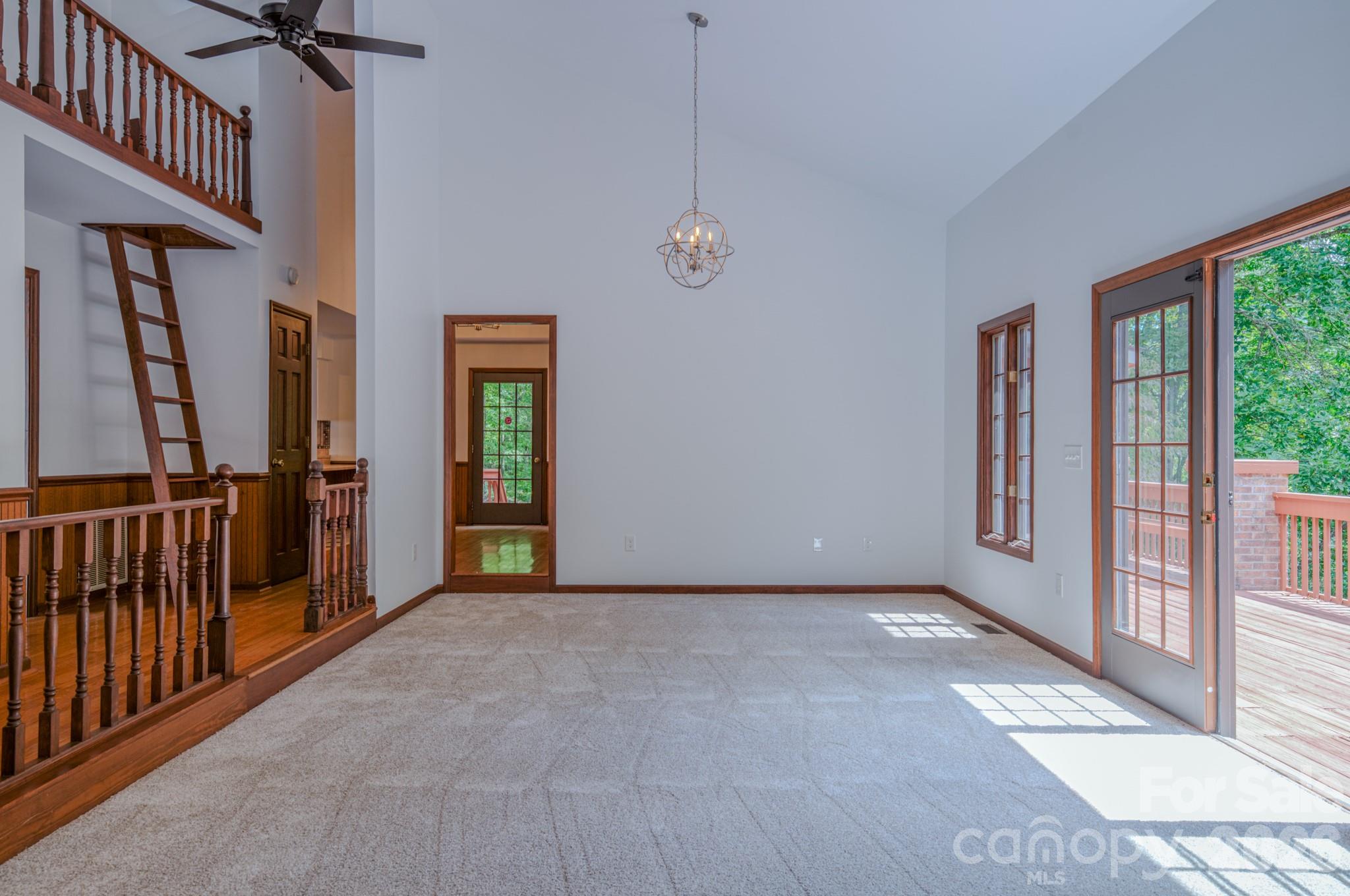 452 Cragmont Road — Black Mountain
