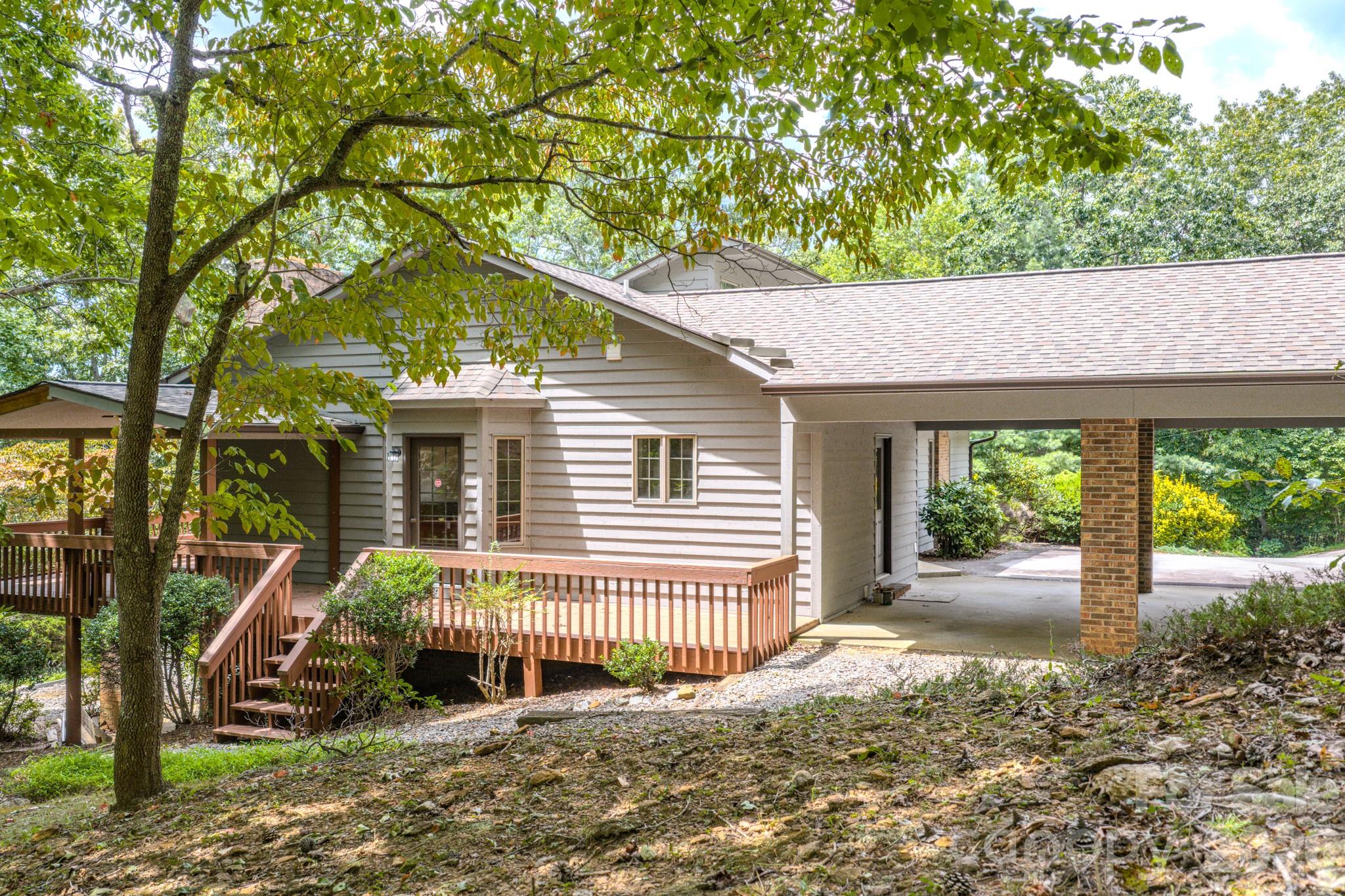 452 Cragmont Road — Black Mountain