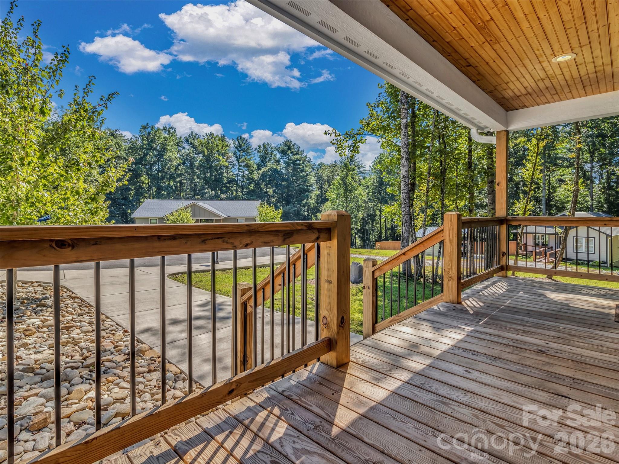 212 Walt Drive — Hendersonville