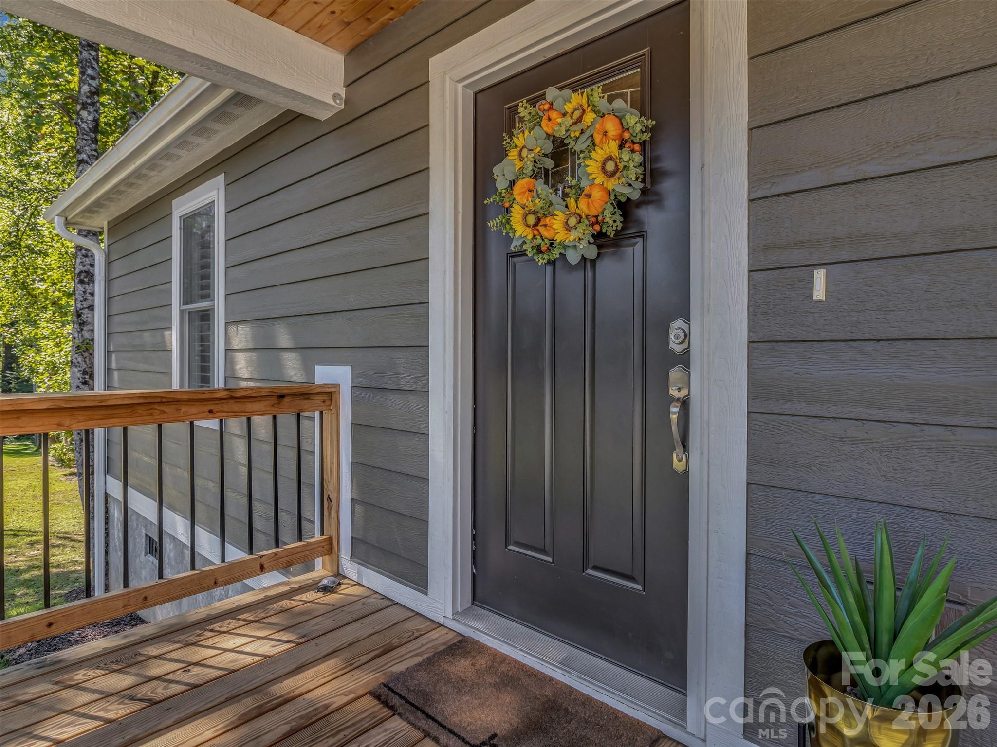212 Walt Drive — Hendersonville