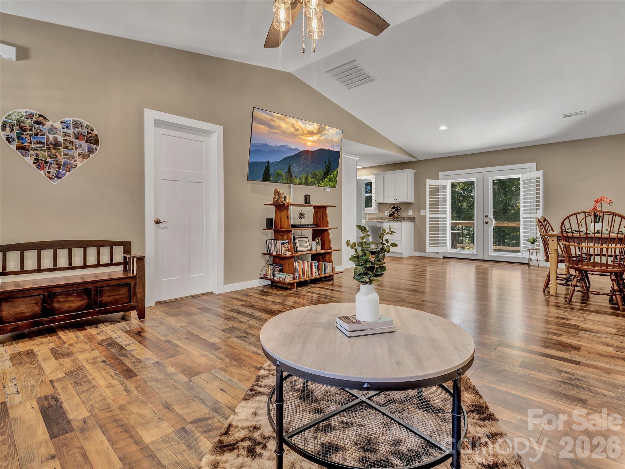 212 Walt Drive — Hendersonville