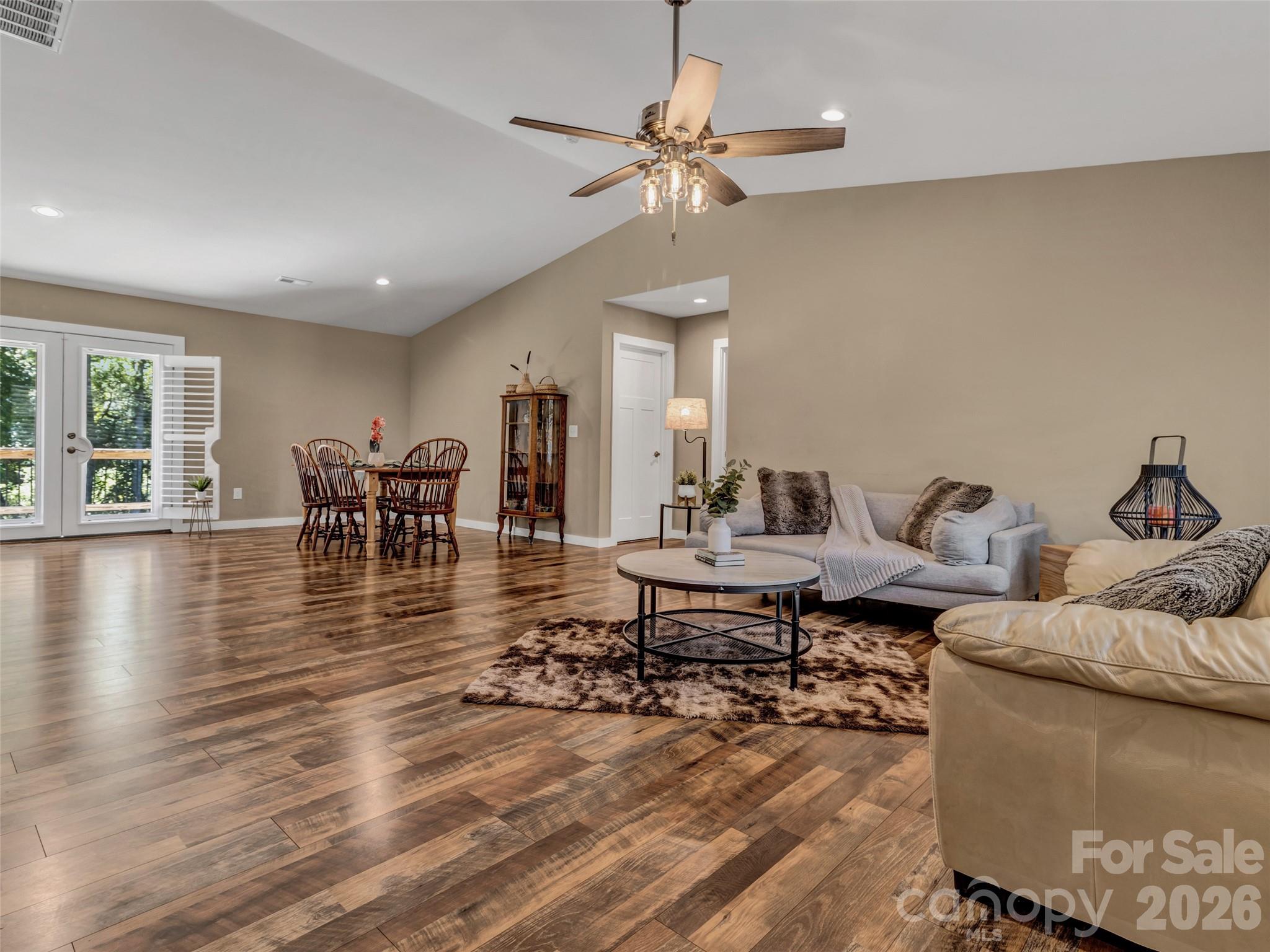 212 Walt Drive — Hendersonville