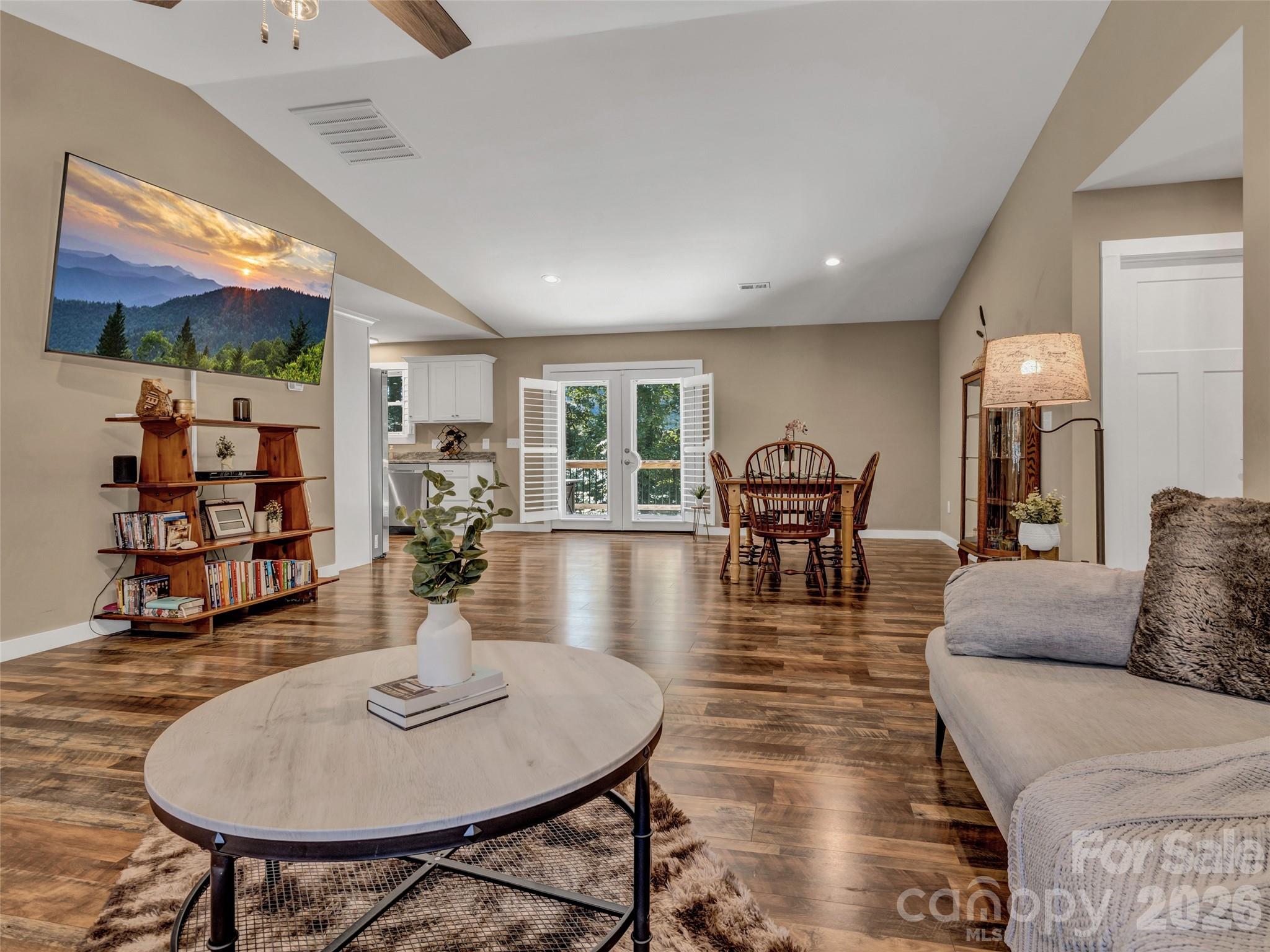 212 Walt Drive — Hendersonville