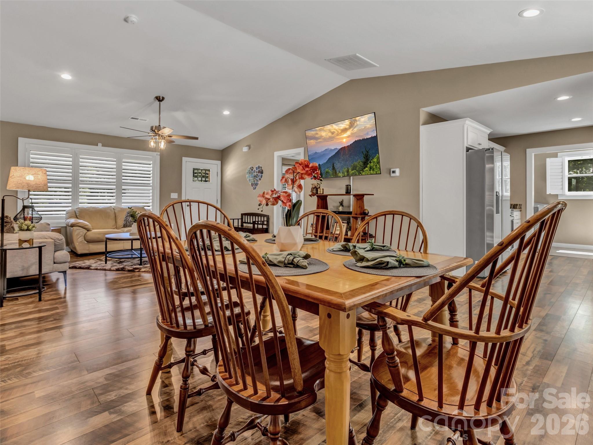212 Walt Drive — Hendersonville