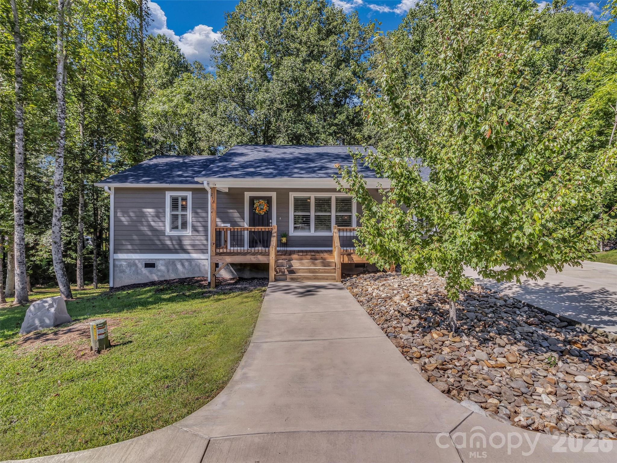 212 Walt Drive — Hendersonville