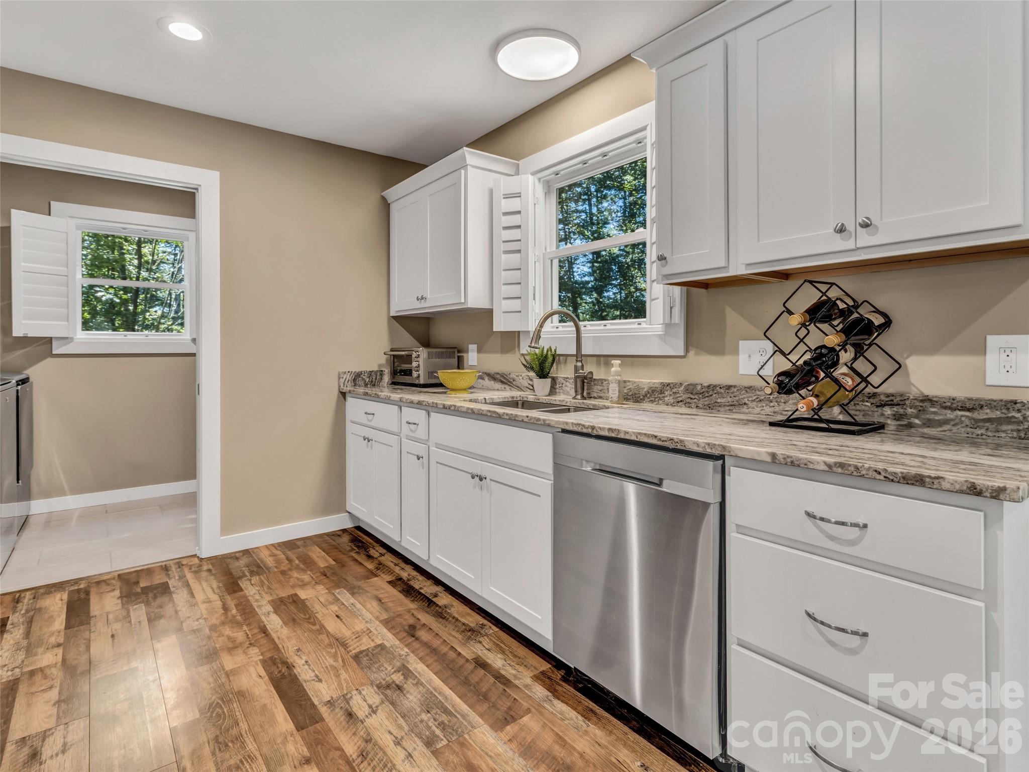 212 Walt Drive — Hendersonville