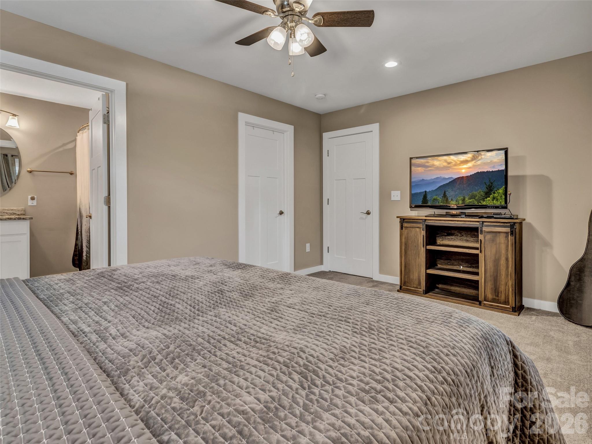212 Walt Drive — Hendersonville