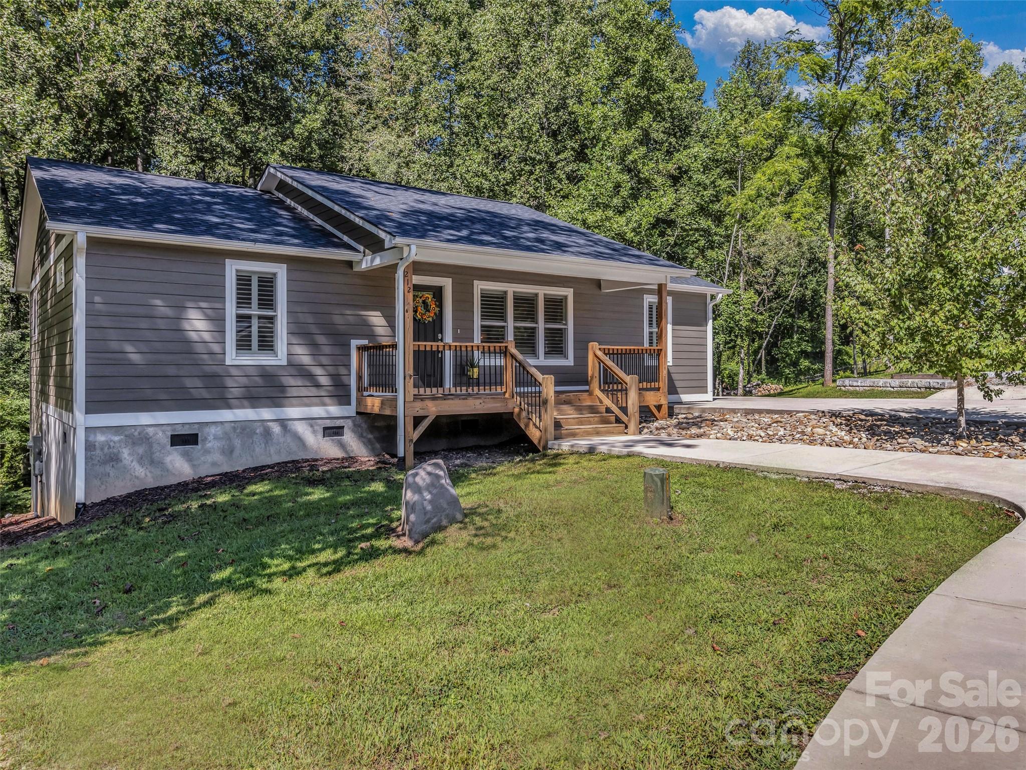 212 Walt Drive — Hendersonville