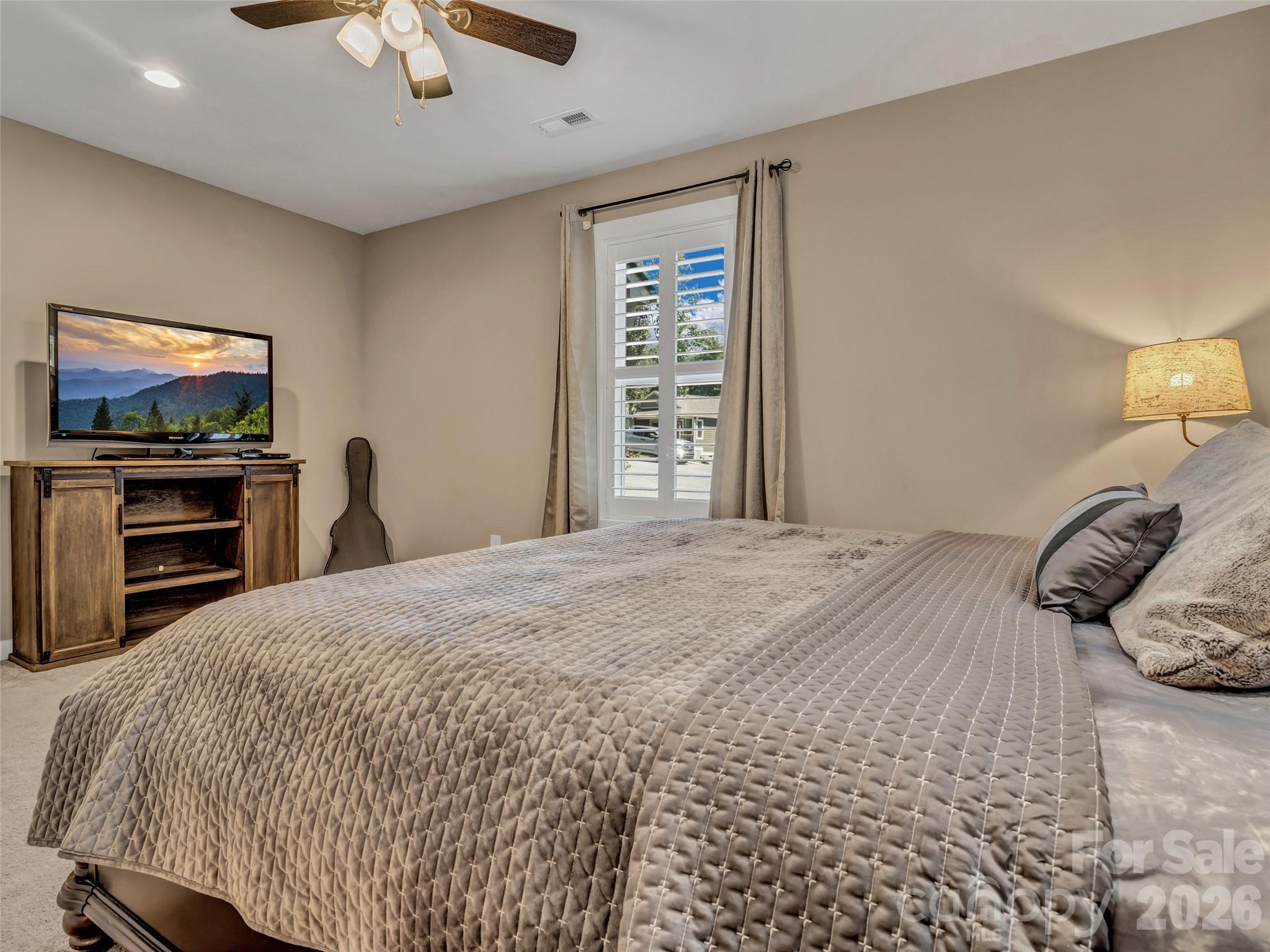 212 Walt Drive — Hendersonville