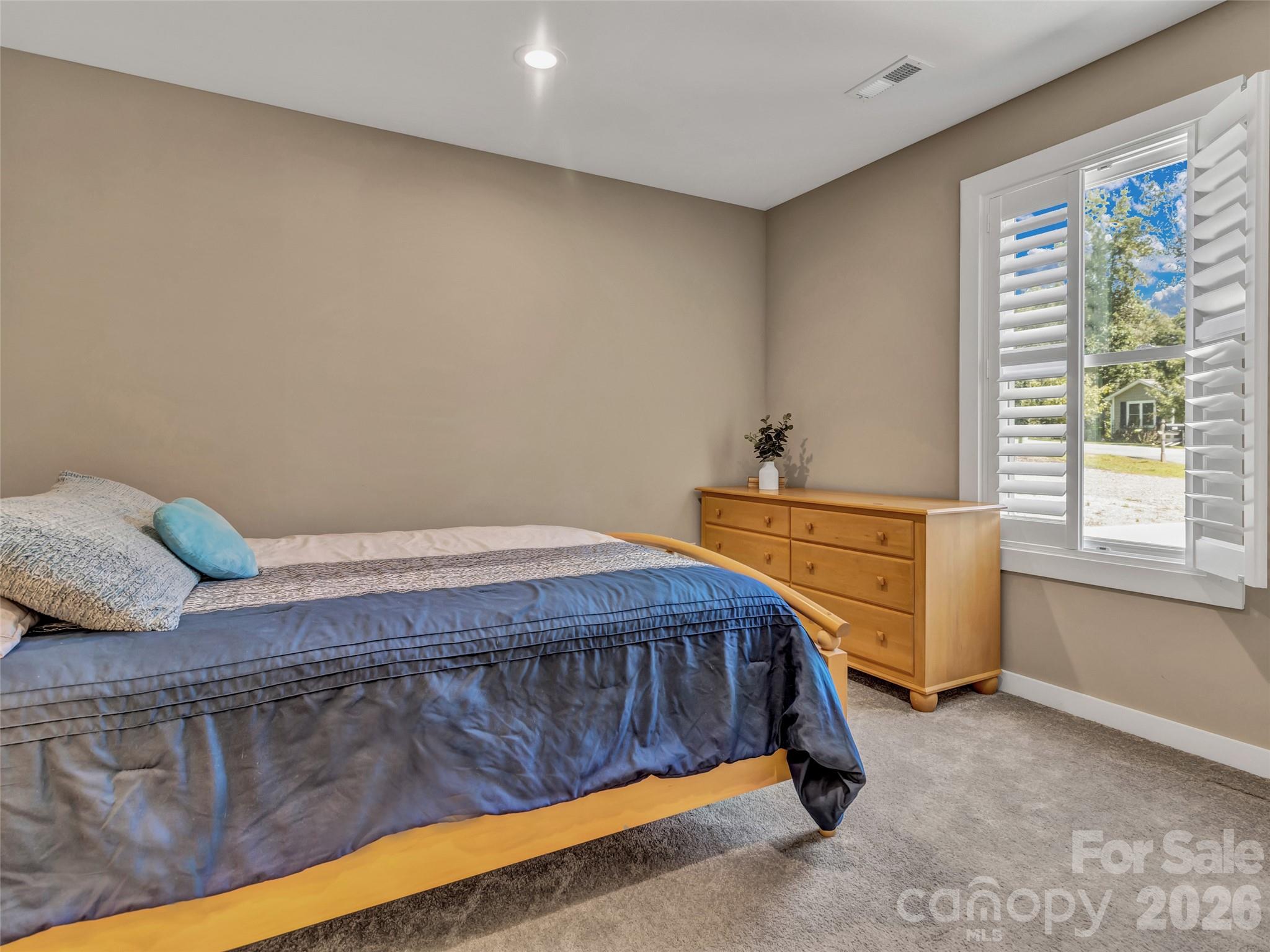 212 Walt Drive — Hendersonville