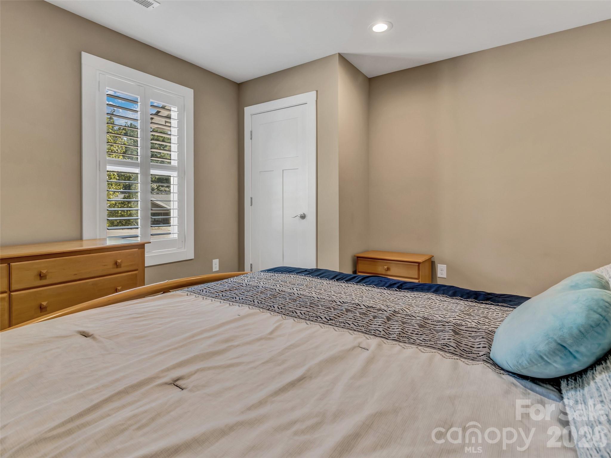 212 Walt Drive — Hendersonville