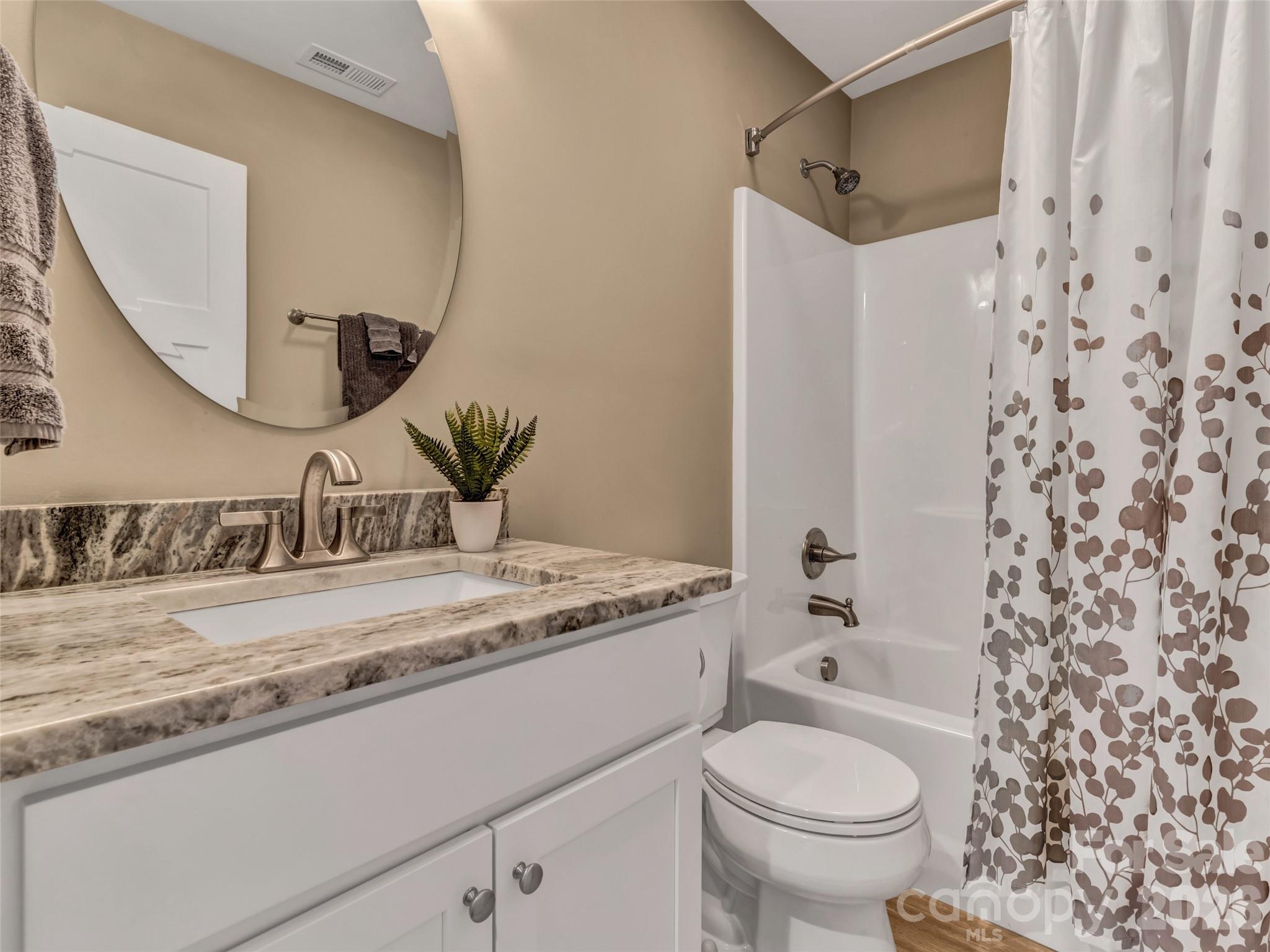 212 Walt Drive — Hendersonville