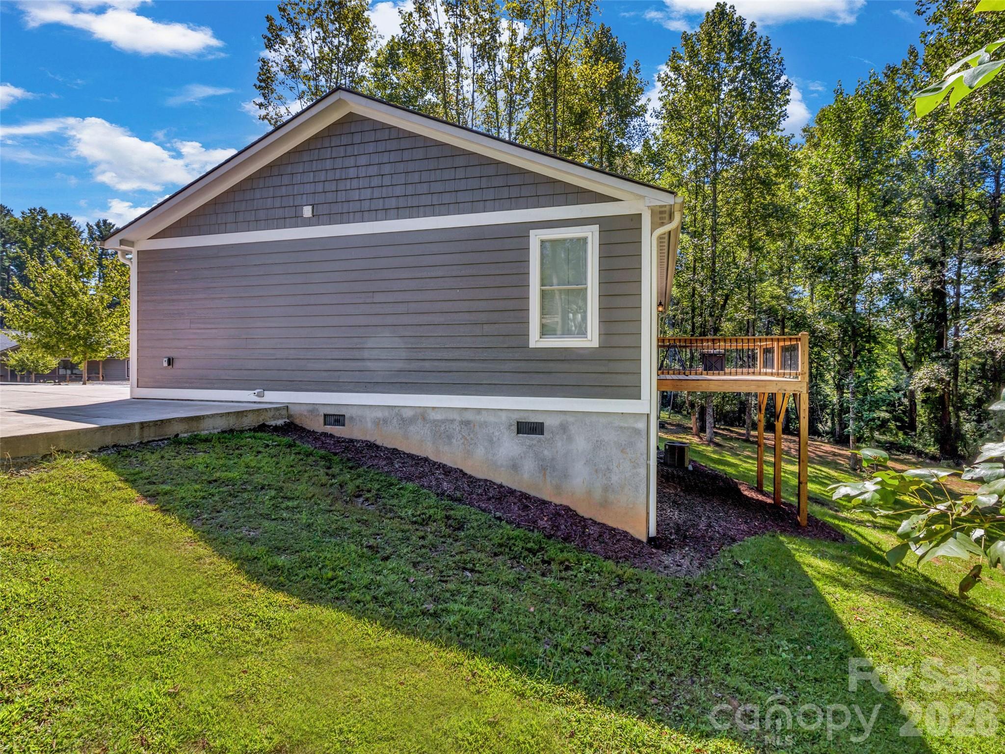 212 Walt Drive — Hendersonville
