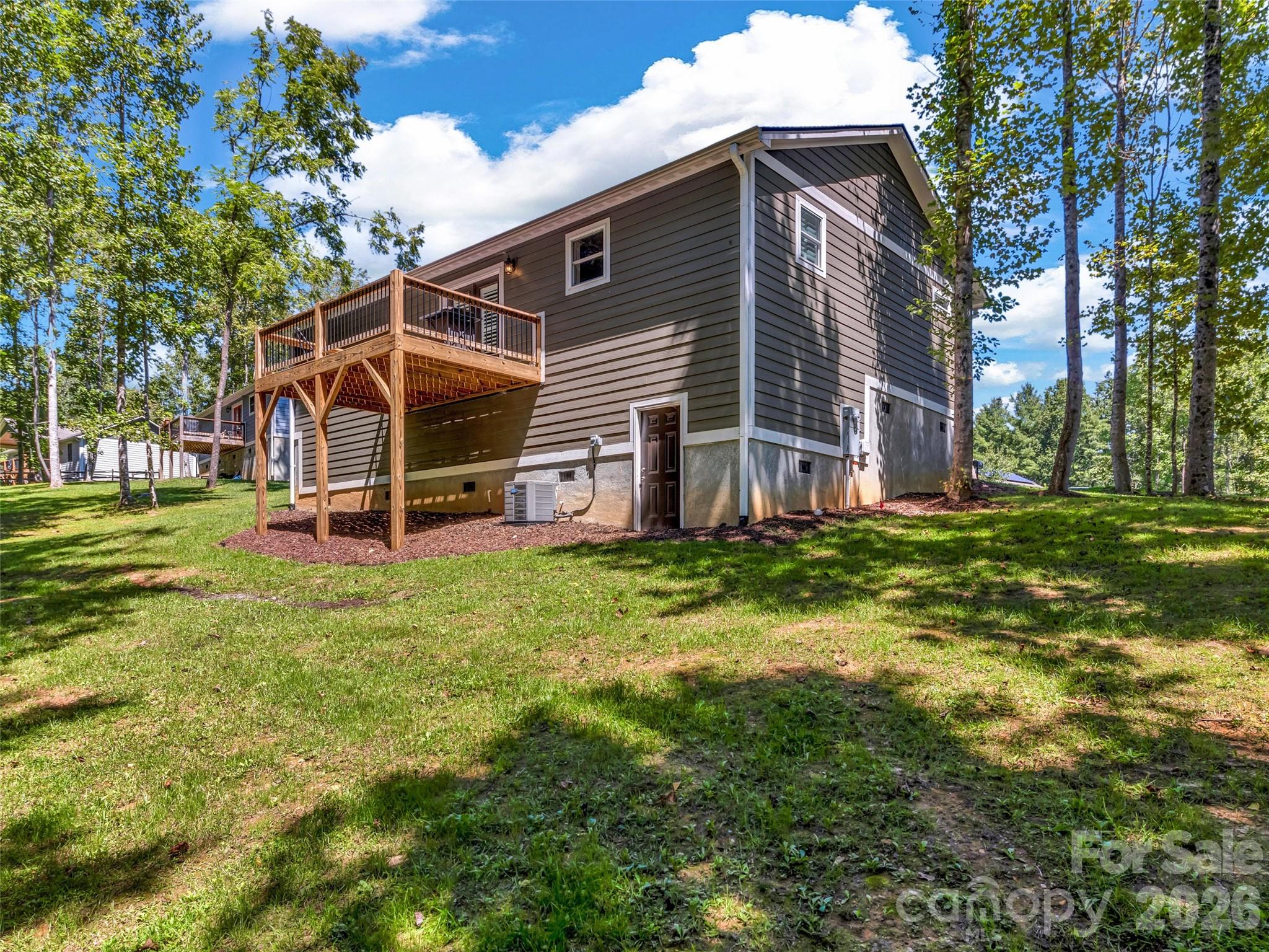 212 Walt Drive — Hendersonville