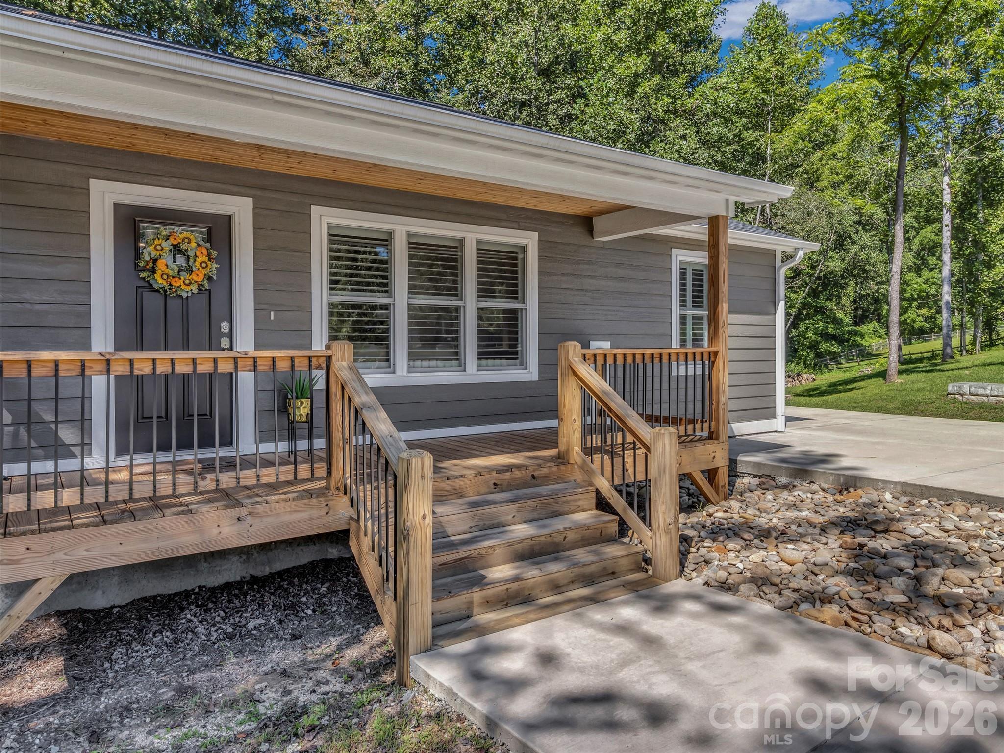 212 Walt Drive — Hendersonville