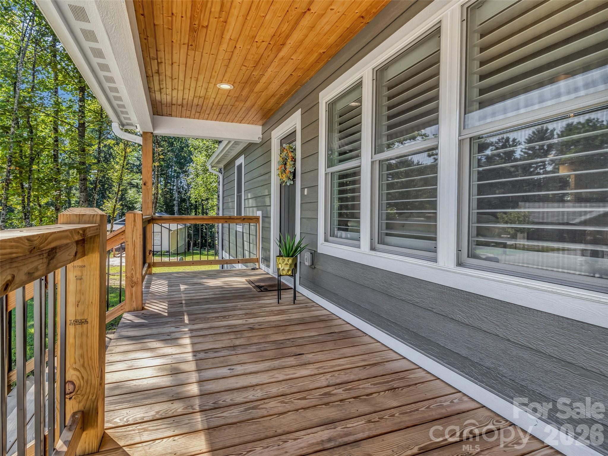 212 Walt Drive — Hendersonville