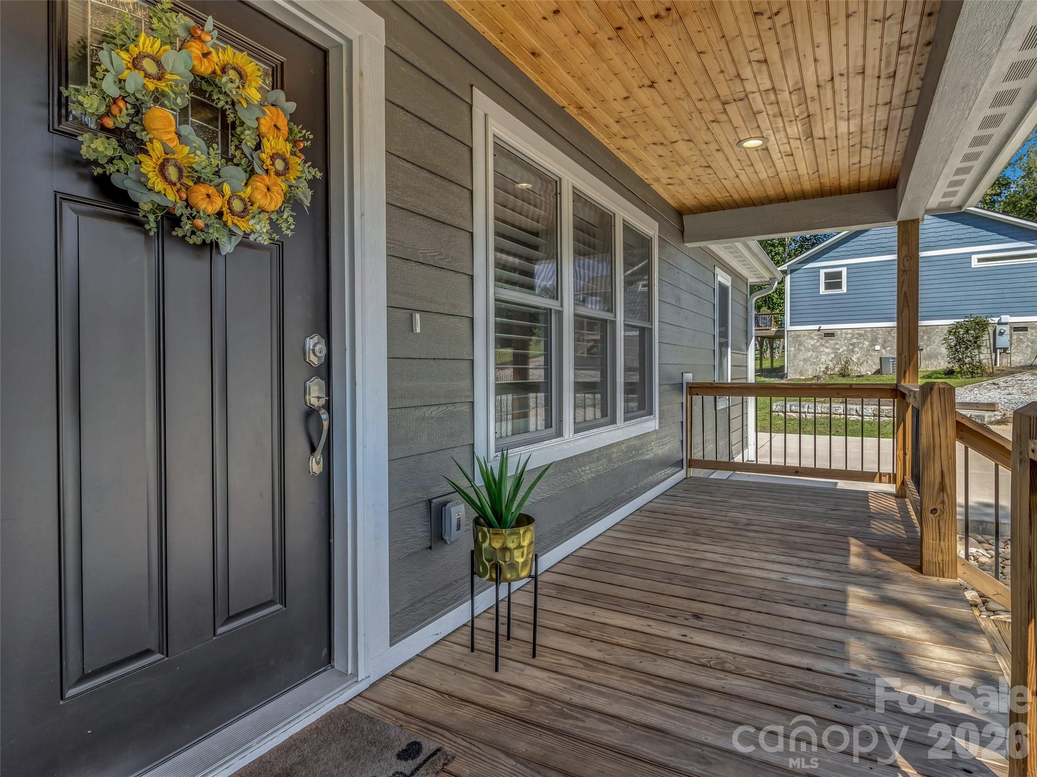 212 Walt Drive — Hendersonville