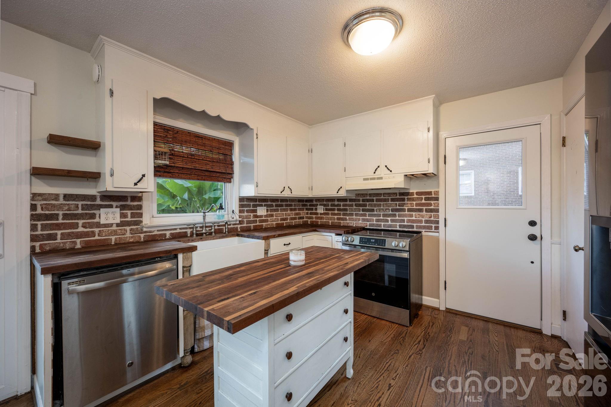 827 Brookwood Drive — Mooresville