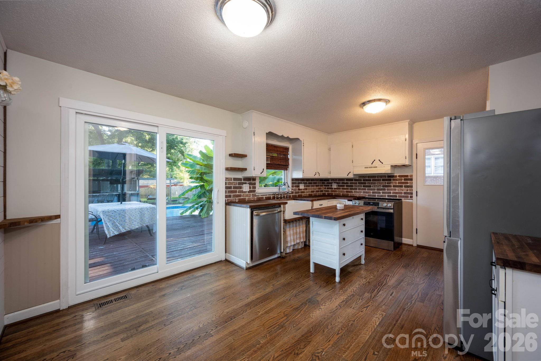 827 Brookwood Drive — Mooresville