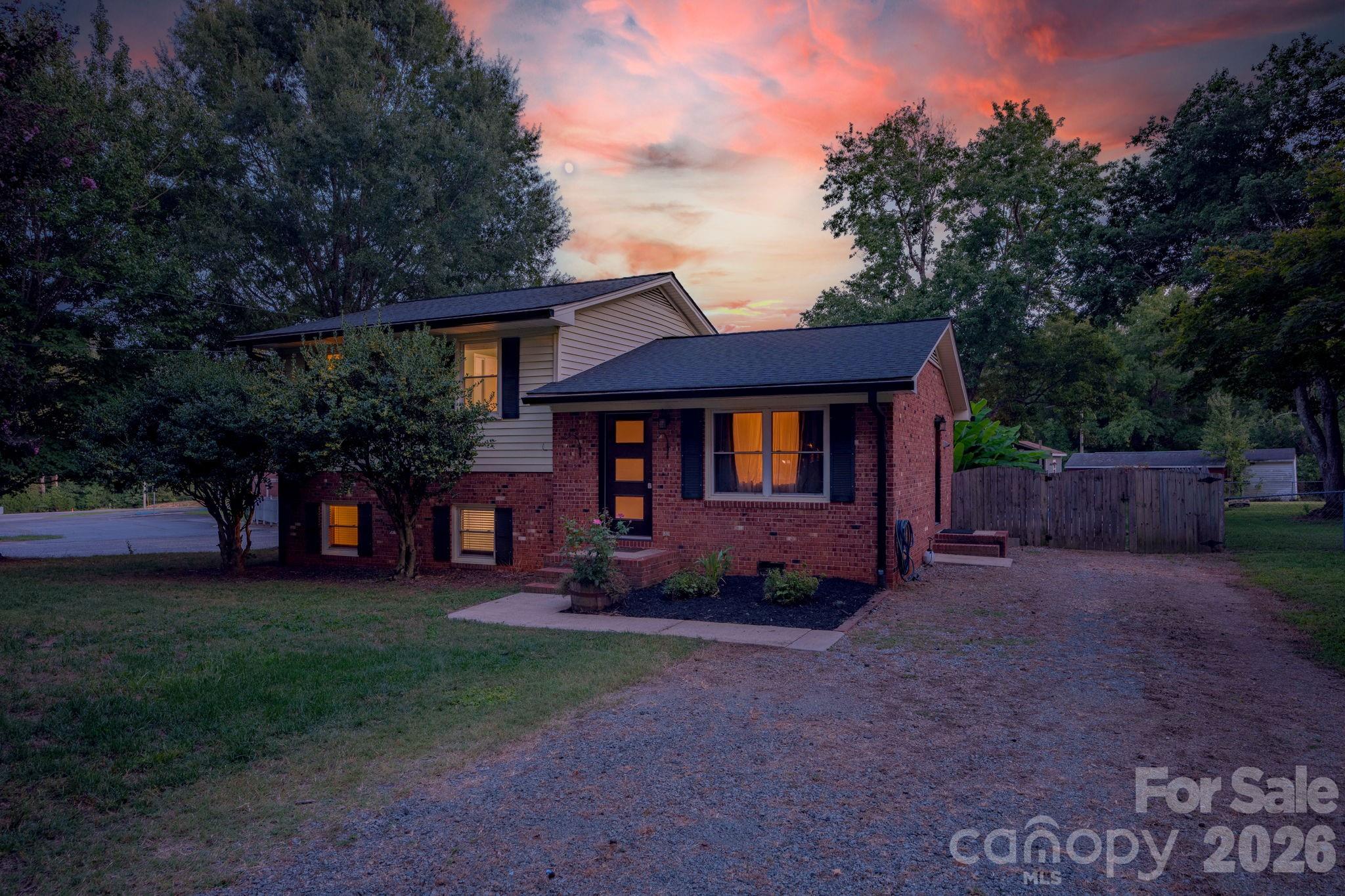 827 Brookwood Drive — Mooresville