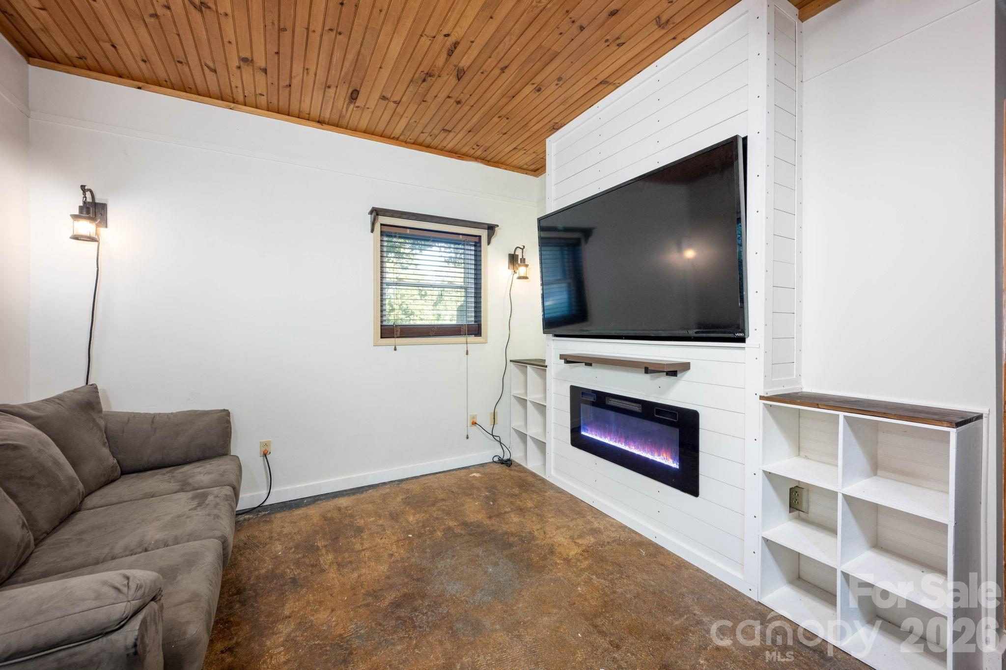 827 Brookwood Drive — Mooresville