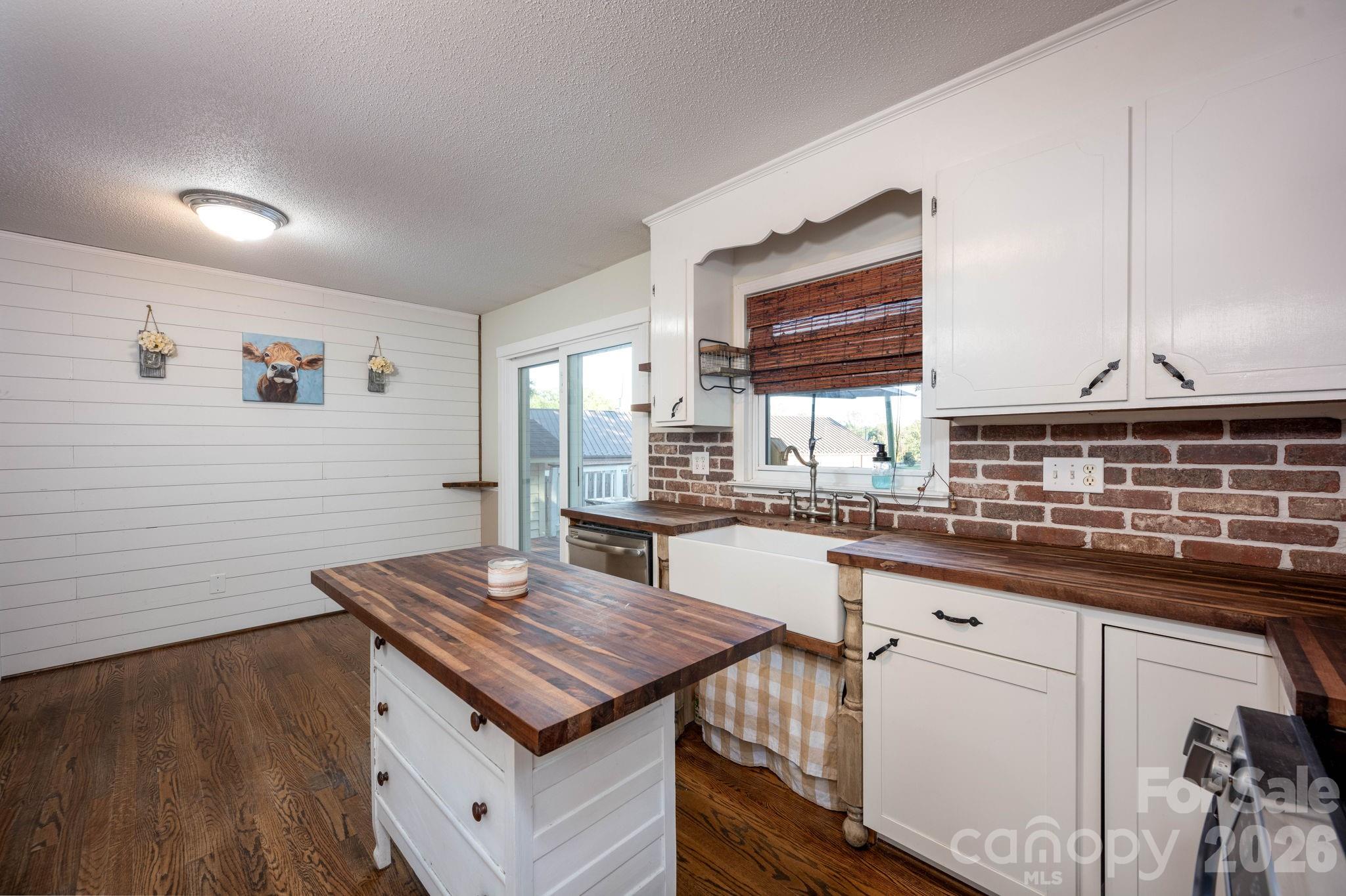 827 Brookwood Drive — Mooresville