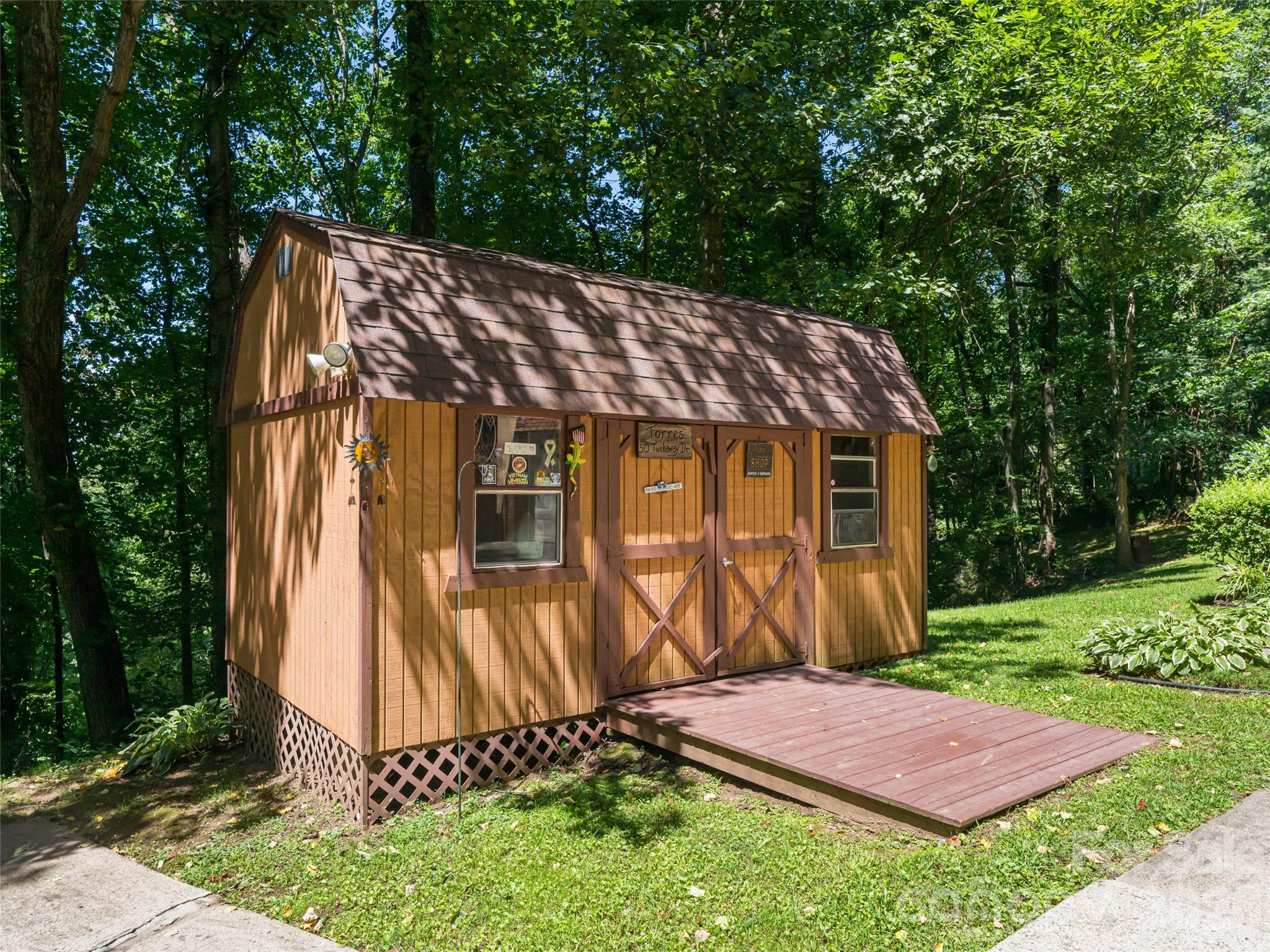 50 Tuckaway Drive — Asheville