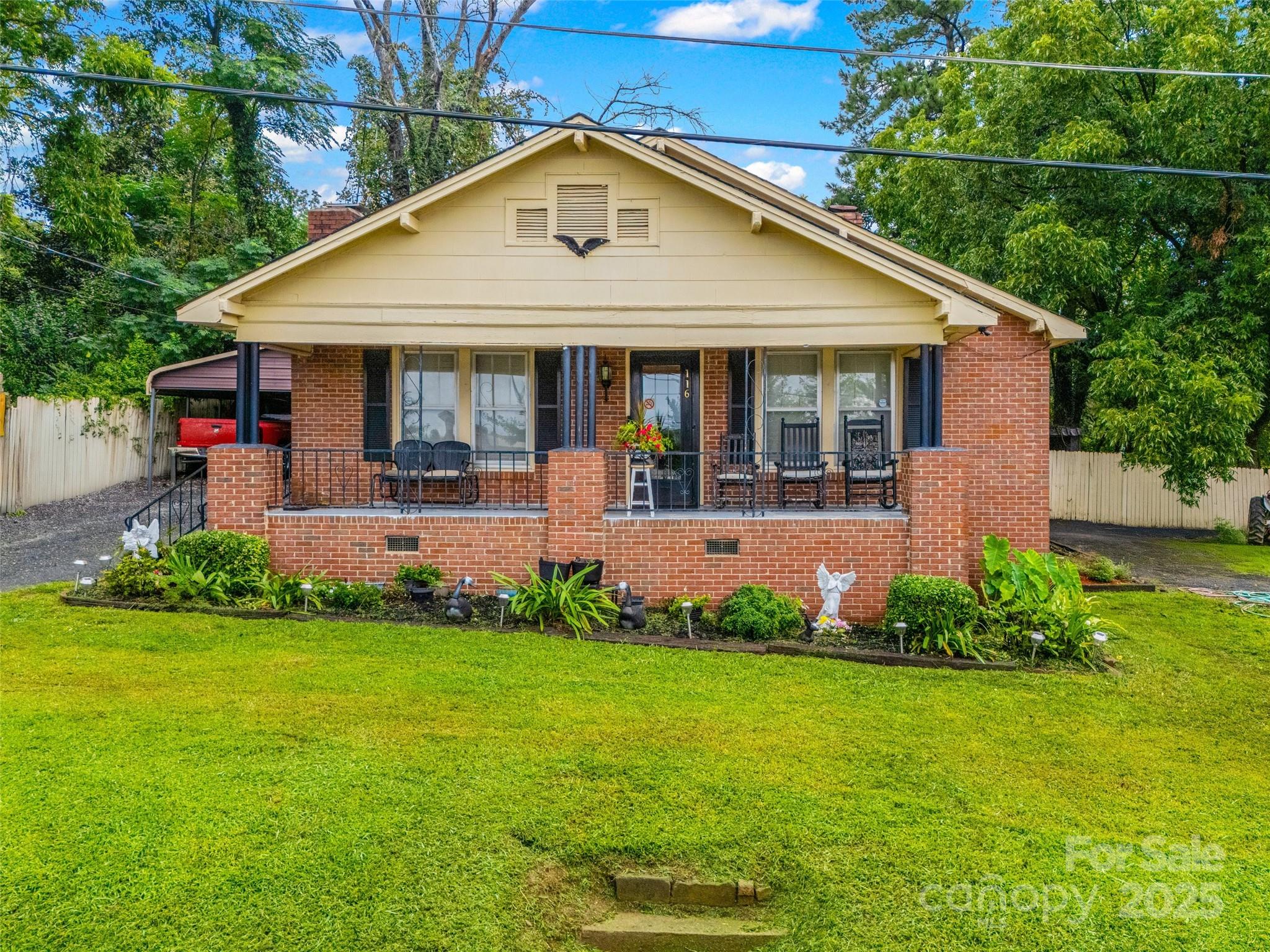 116 Kenworthy Avenue — Lowell