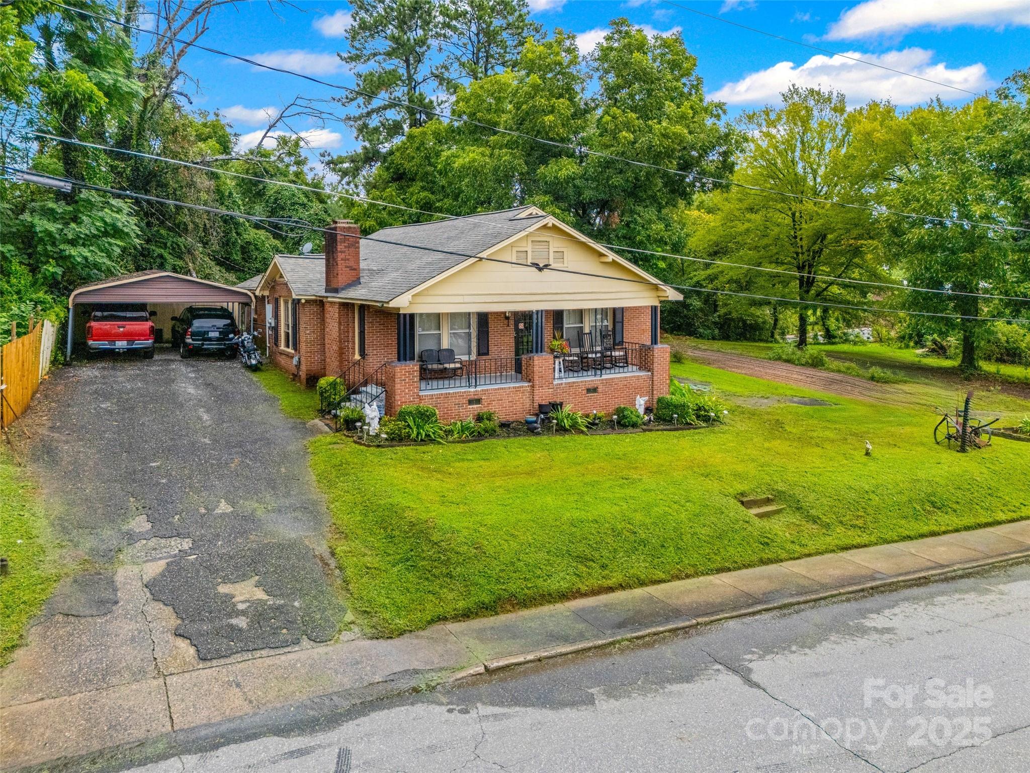 116 Kenworthy Avenue — Lowell