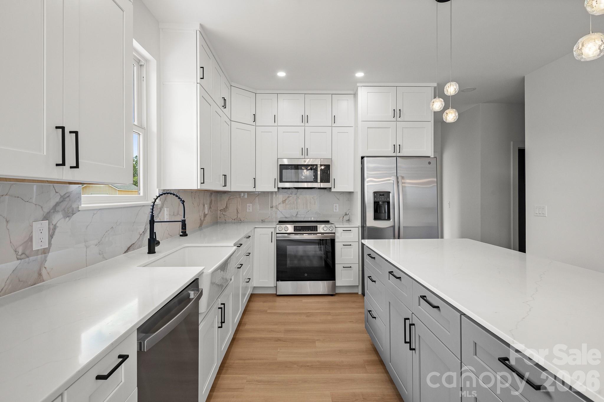760 New Hope Road — Flat Rock