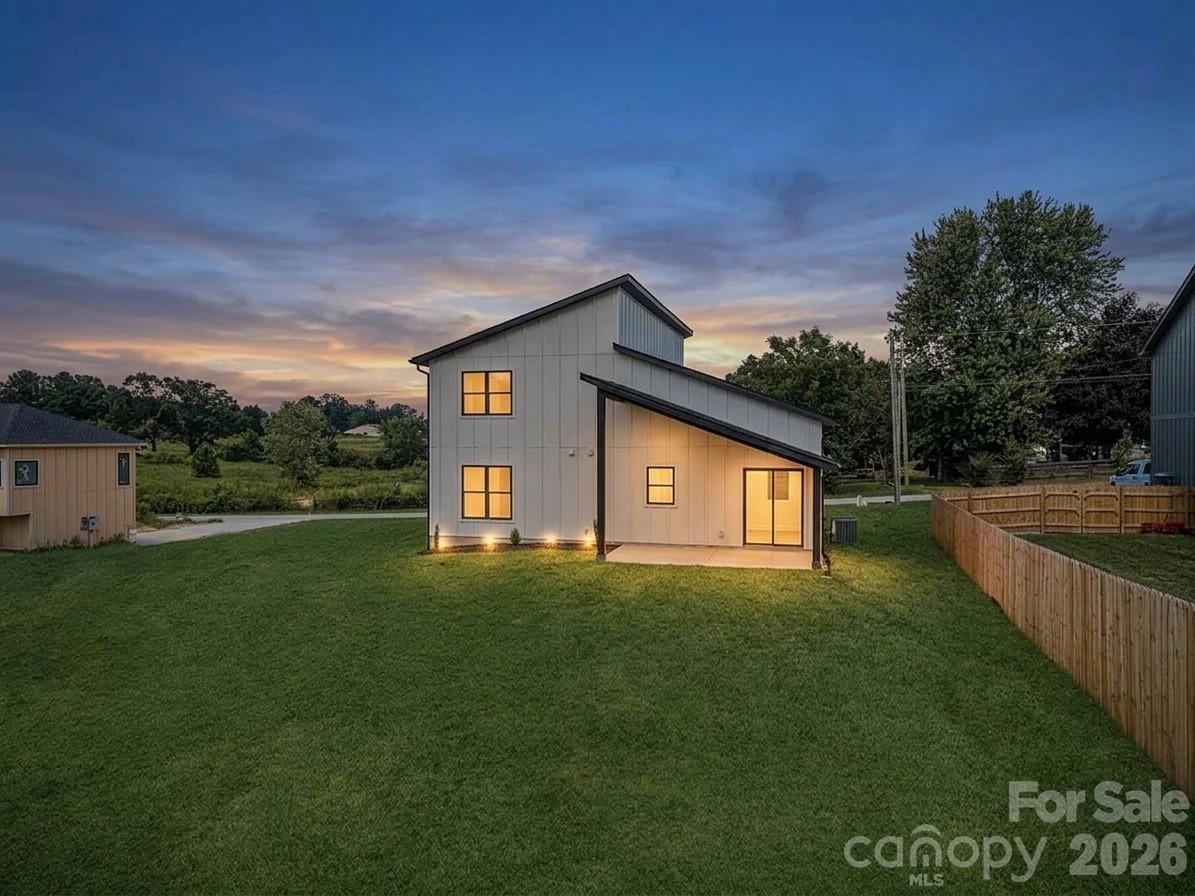 760 New Hope Road — Flat Rock