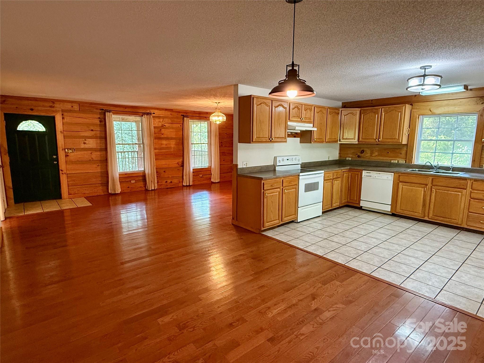 66 Ashlyn Lane — Tryon