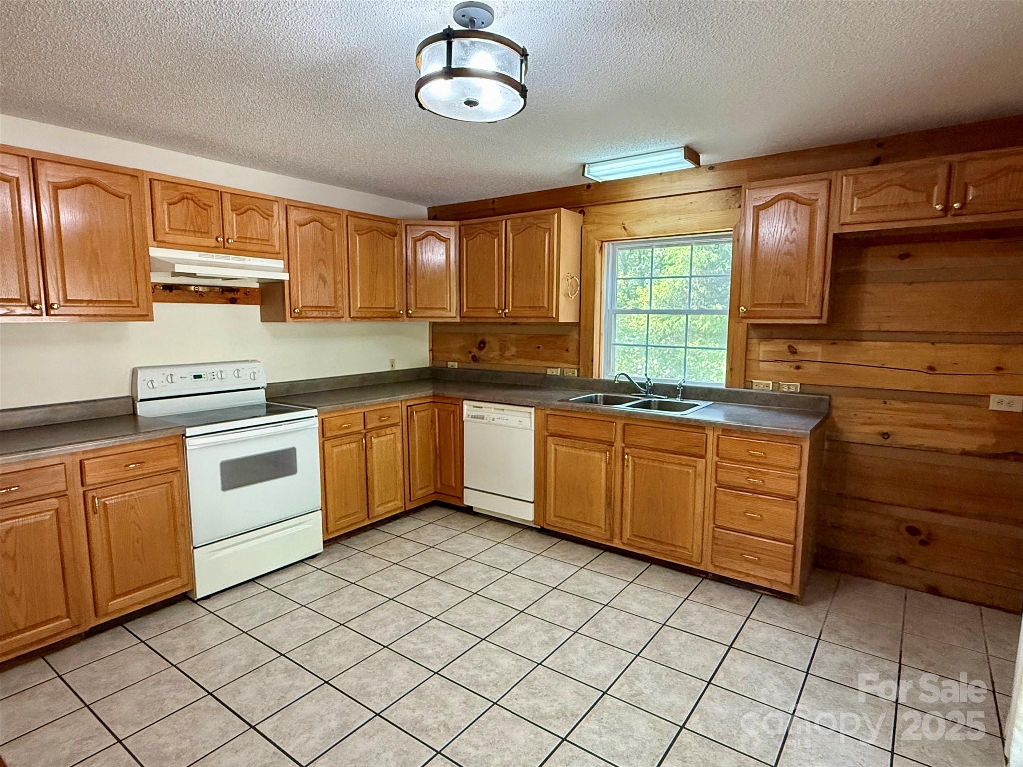 66 Ashlyn Lane — Tryon