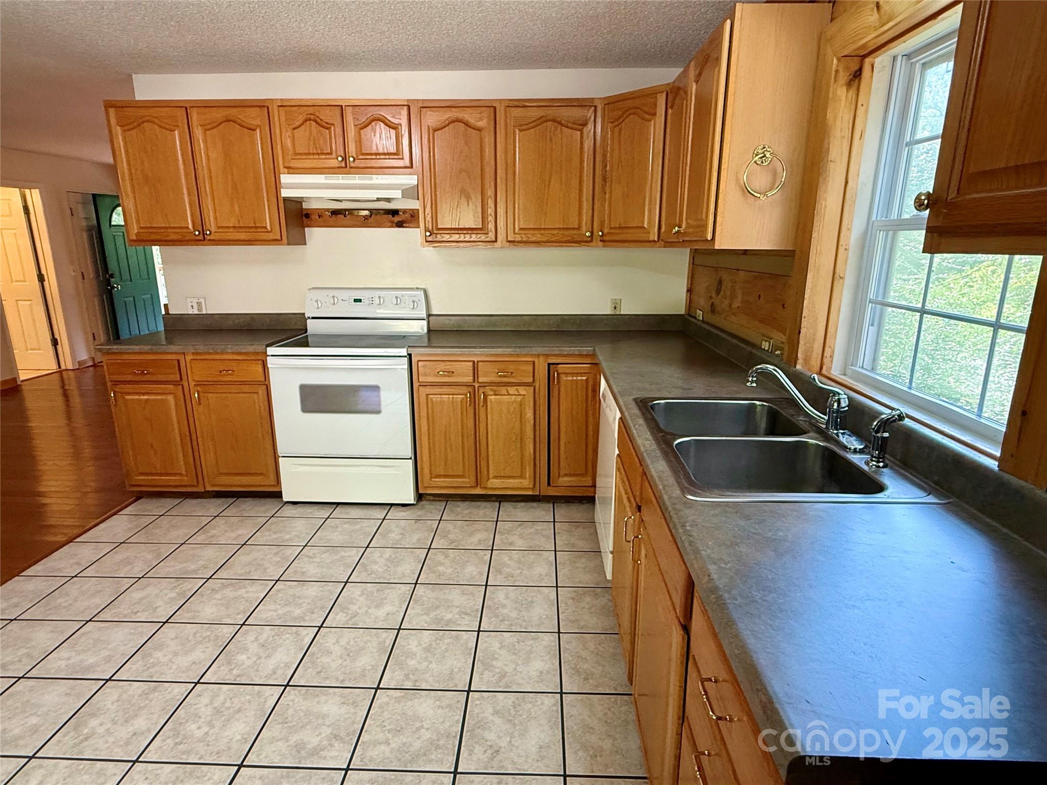 66 Ashlyn Lane — Tryon