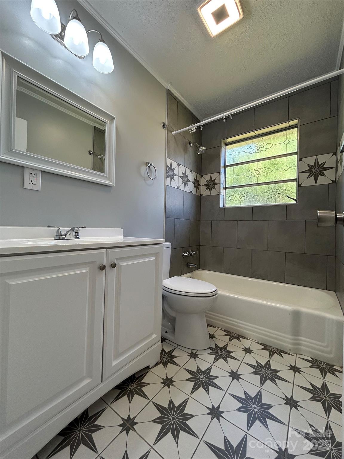 2218 W 5th Avenue — Gastonia