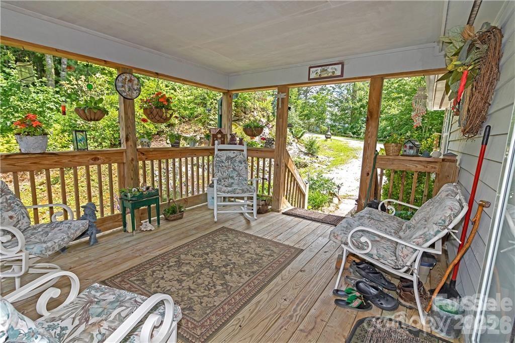 612 Old Home Place Road — Tuckasegee