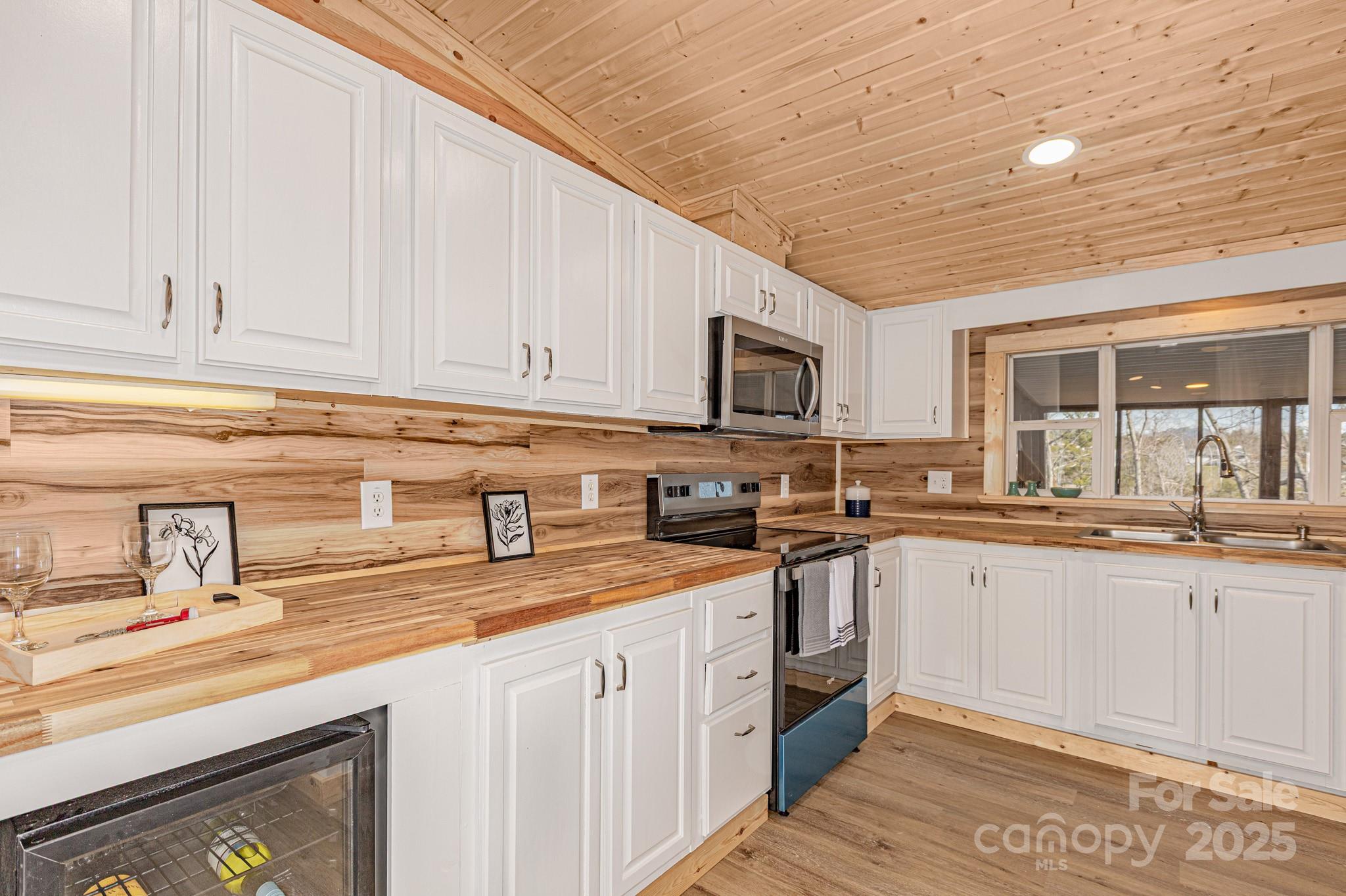459 Vaughan Road — Spruce Pine
