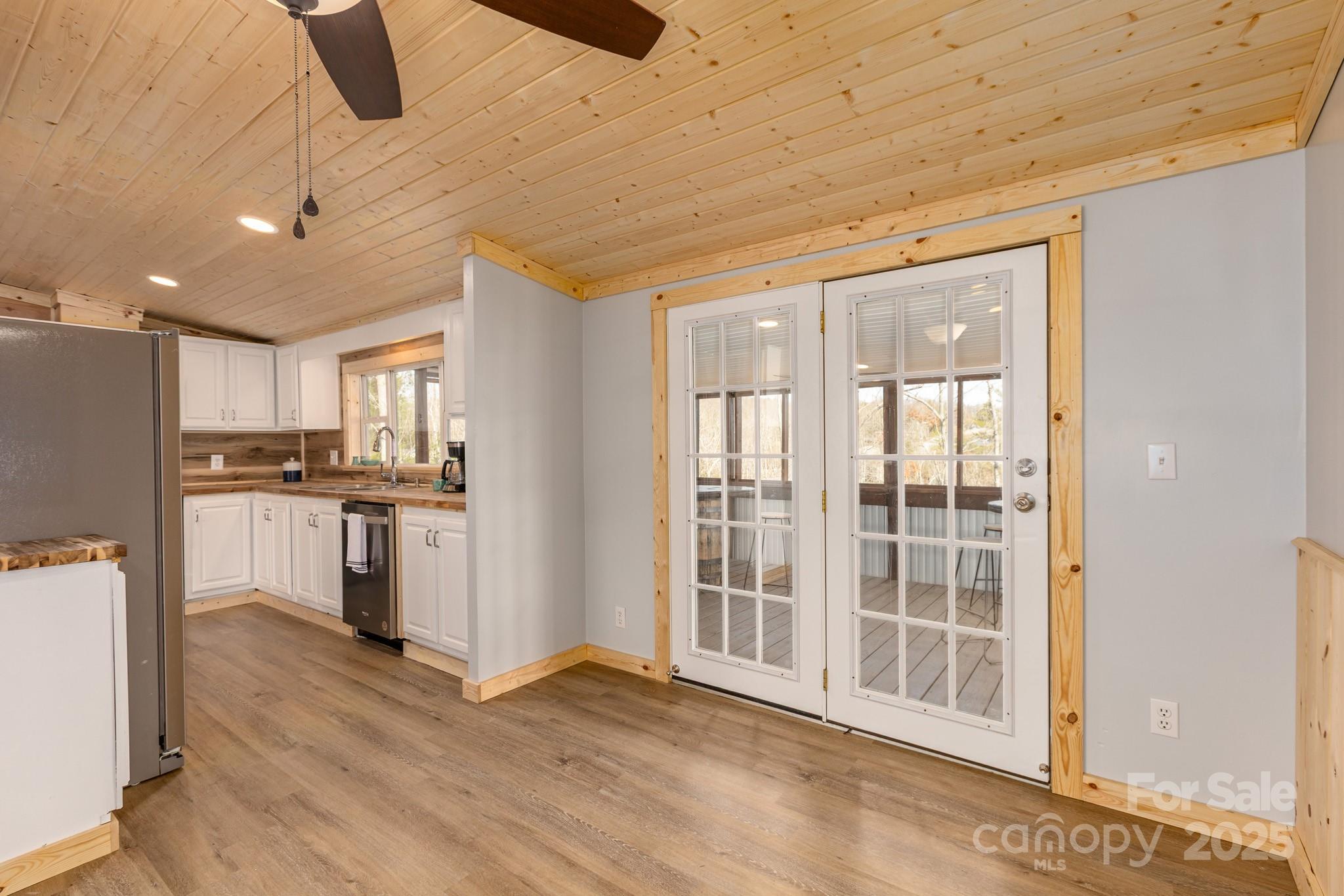 459 Vaughan Road — Spruce Pine