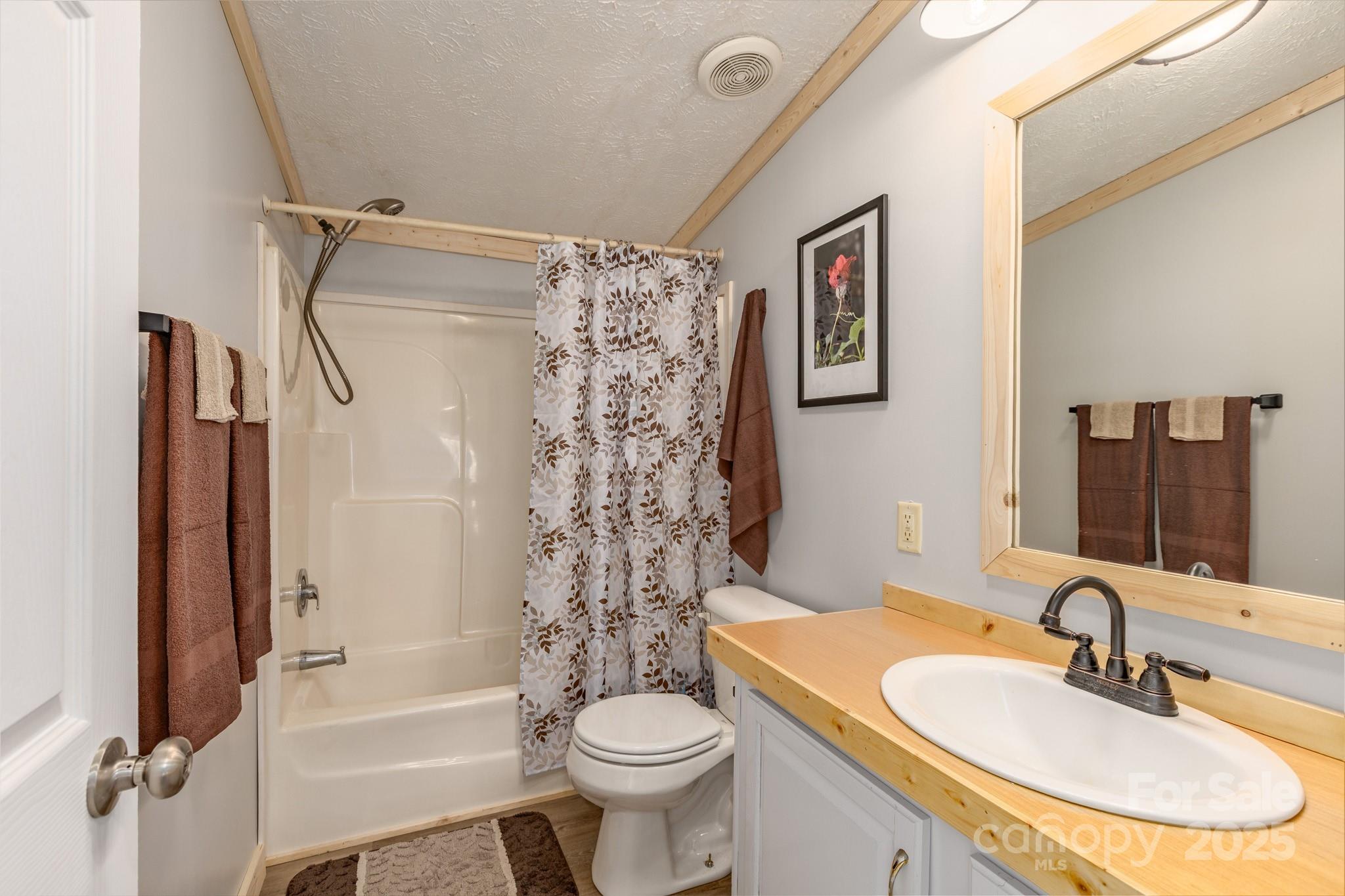 459 Vaughan Road — Spruce Pine
