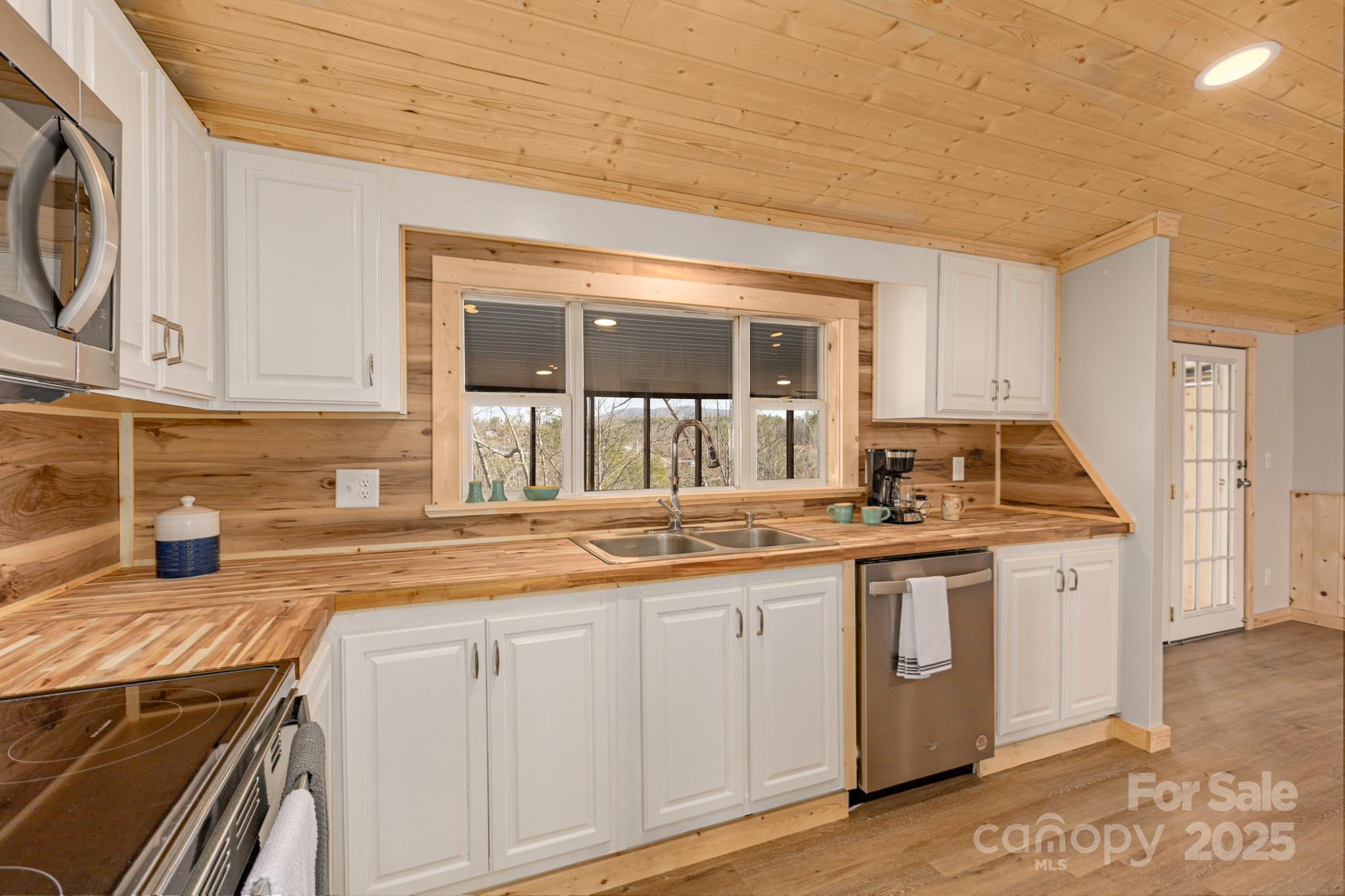 459 Vaughan Road — Spruce Pine