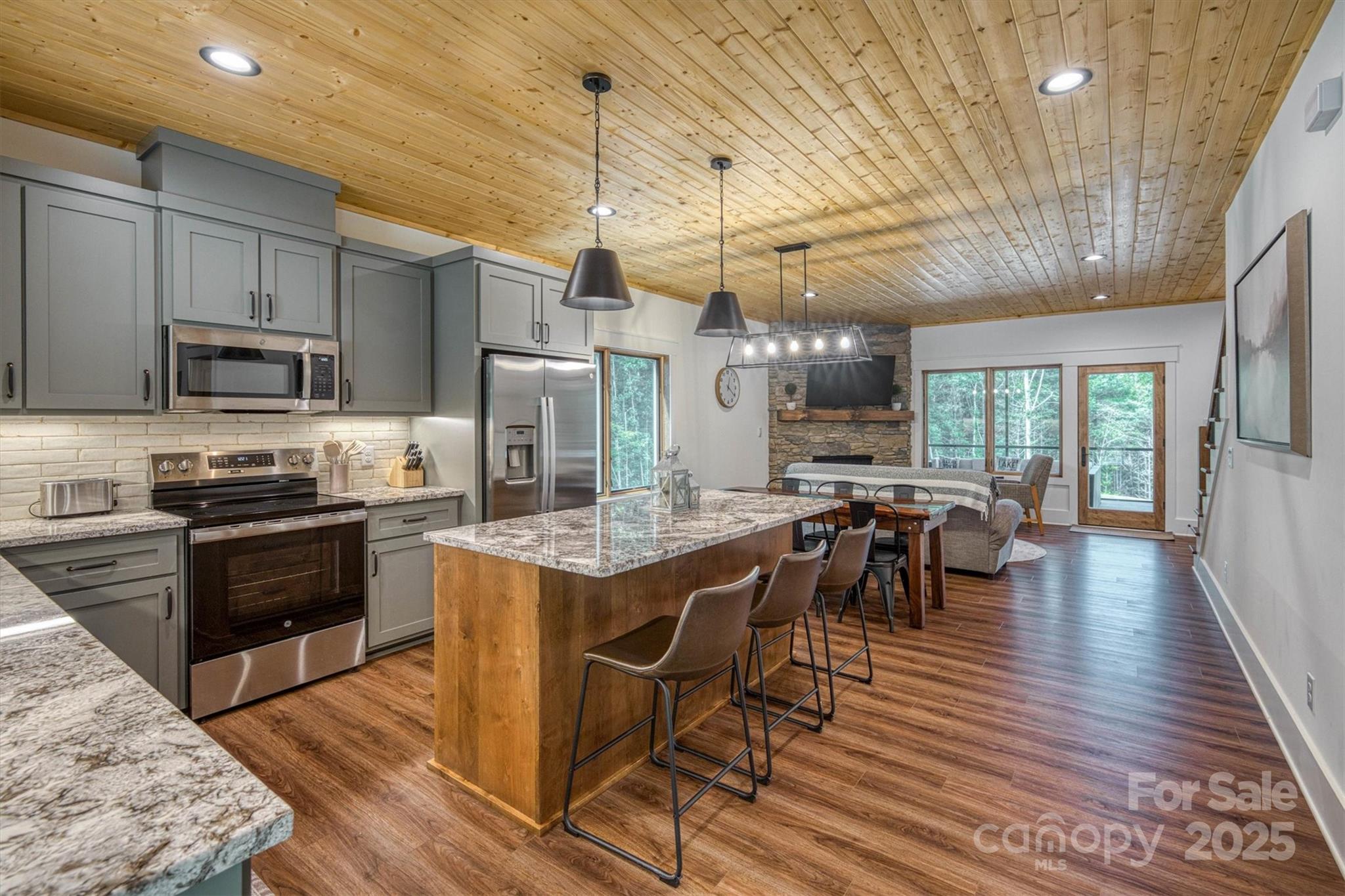 1370 Saylor Way #8 — Nebo