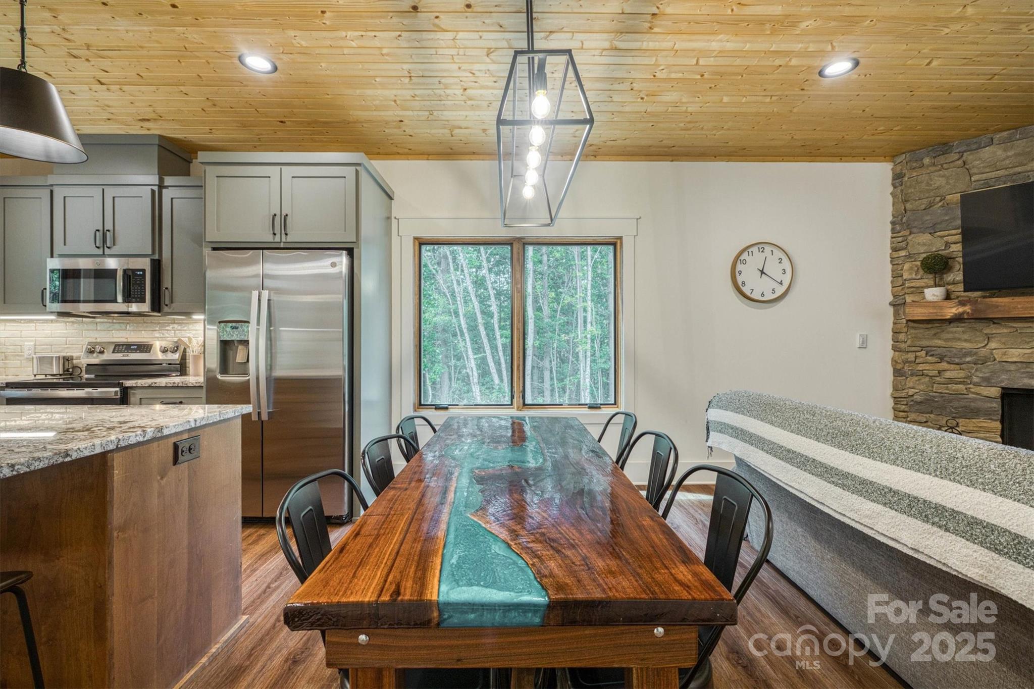 1370 Saylor Way #8 — Nebo