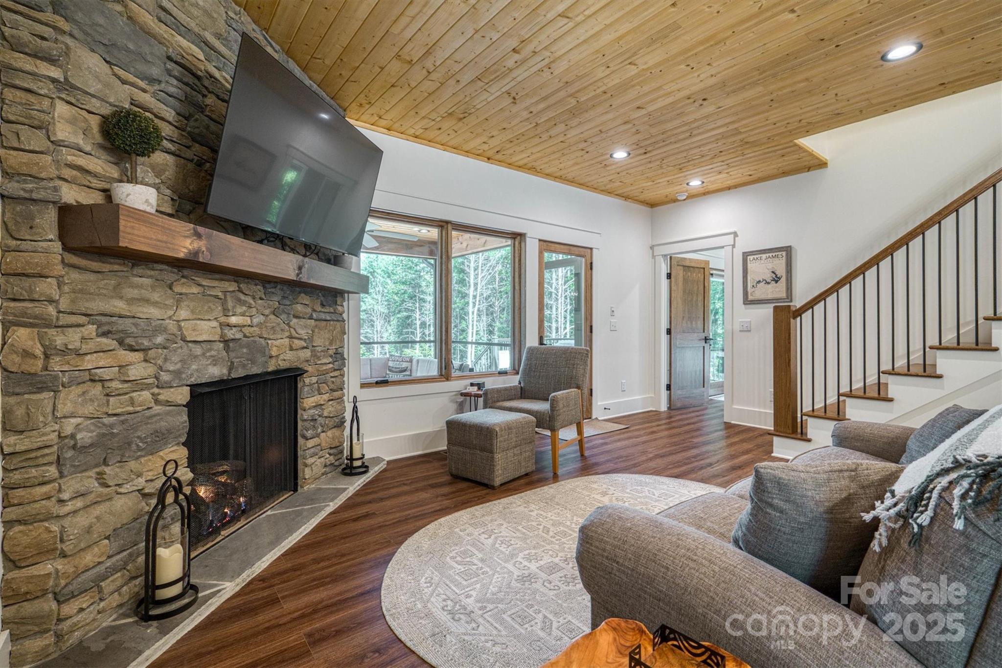 1370 Saylor Way #8 — Nebo