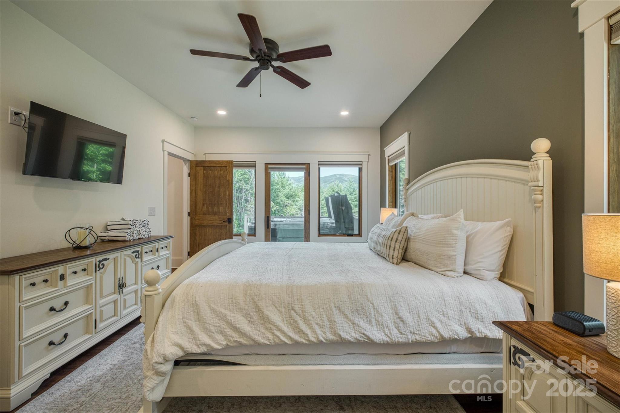 1370 Saylor Way #8 — Nebo