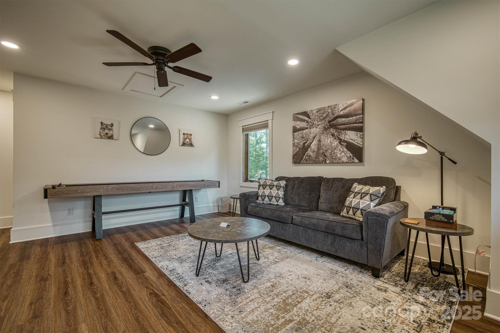 1370 Saylor Way #8 — Nebo