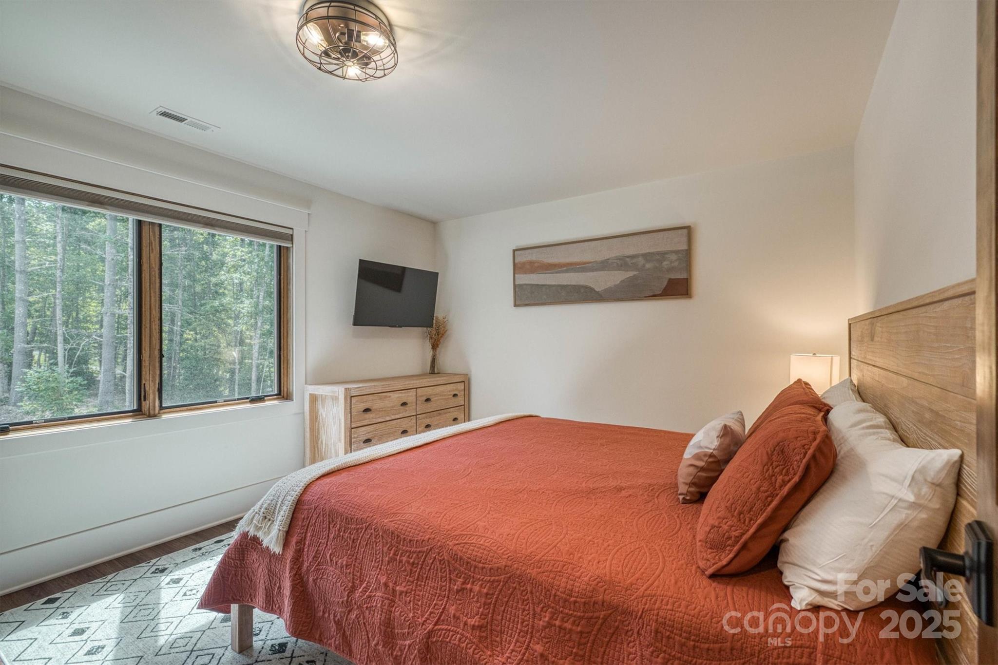 1370 Saylor Way #8 — Nebo